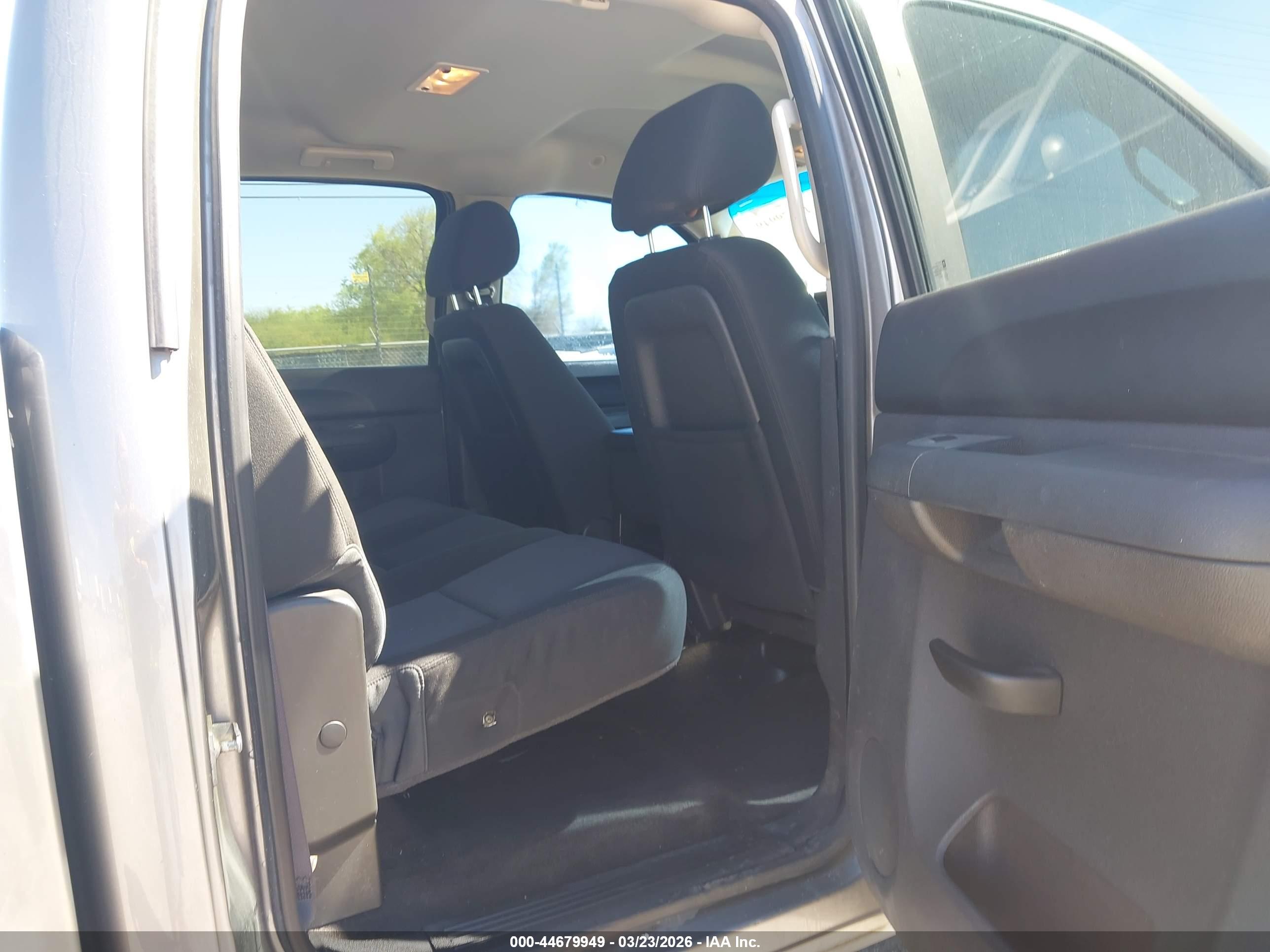 CHEVROLET SILVERADO image 8