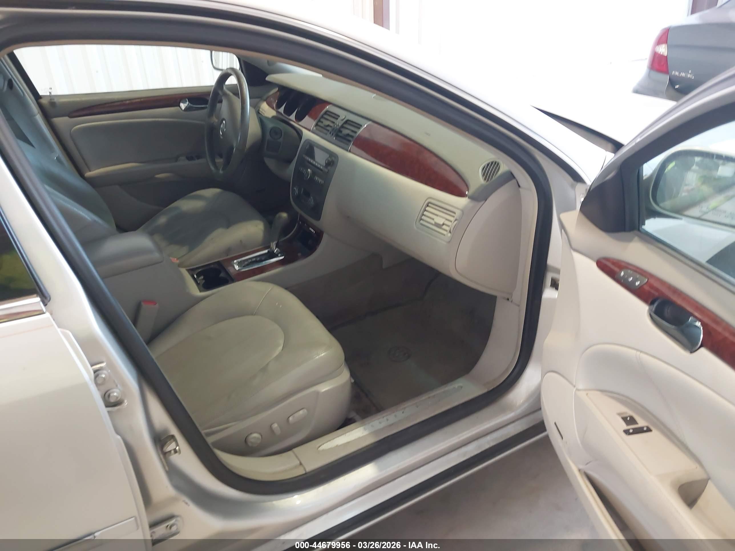 BUICK LUCERNE image 5