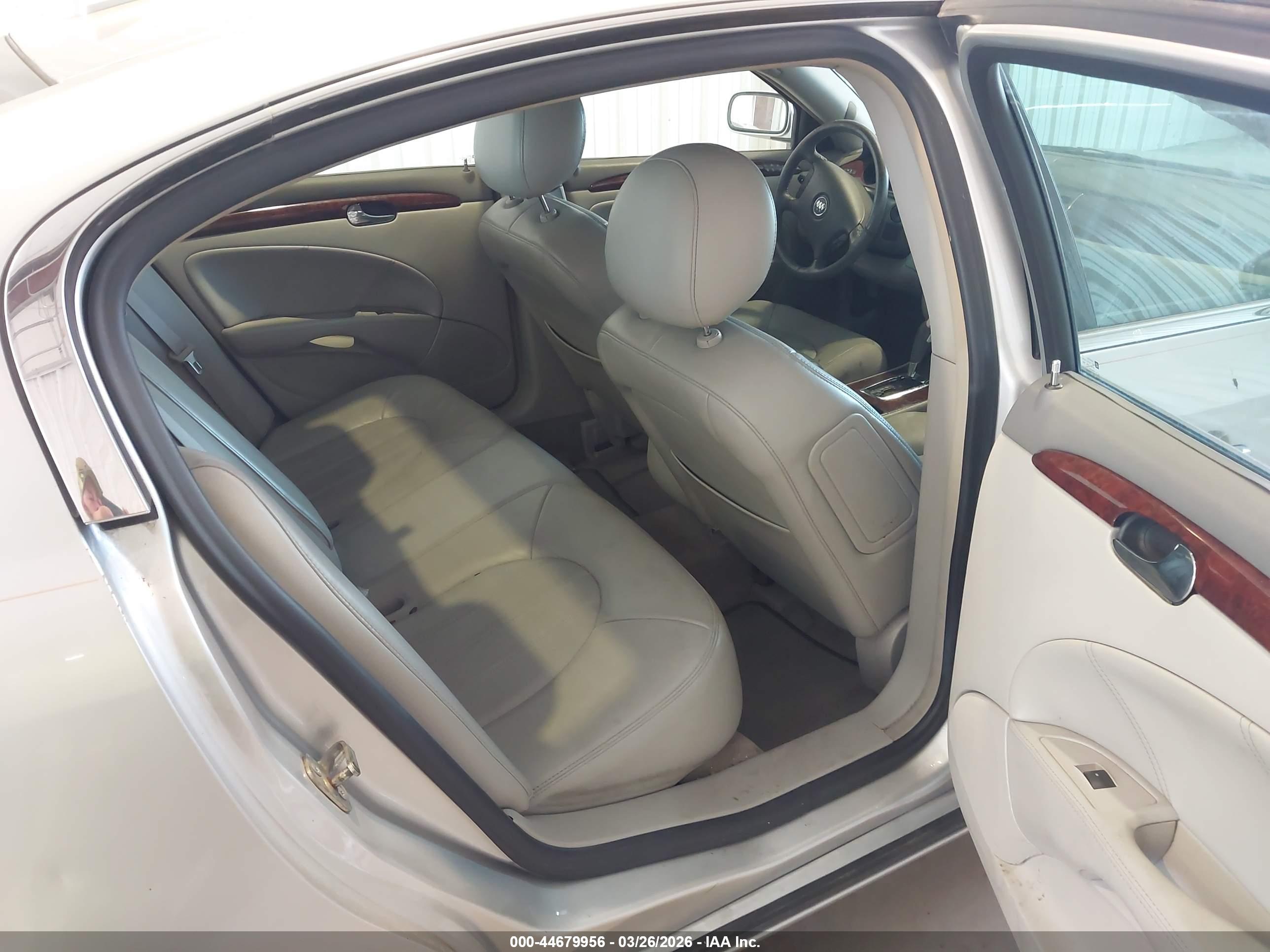 BUICK LUCERNE image 8