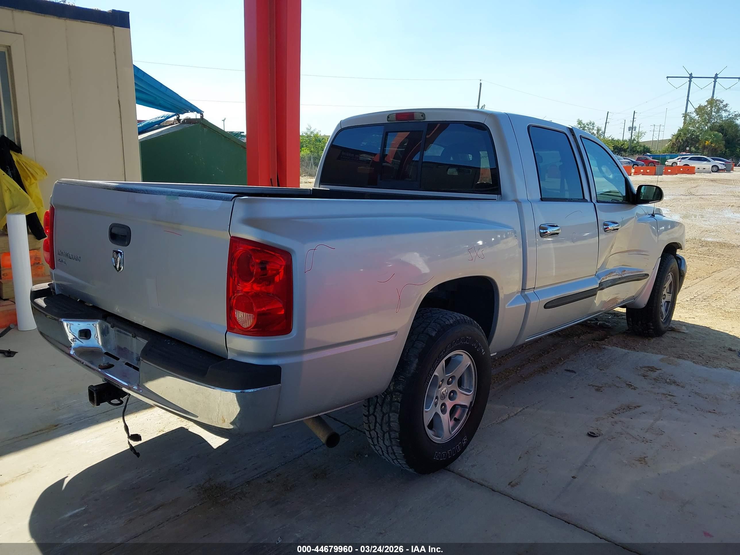 DODGE DAKOTA image 4