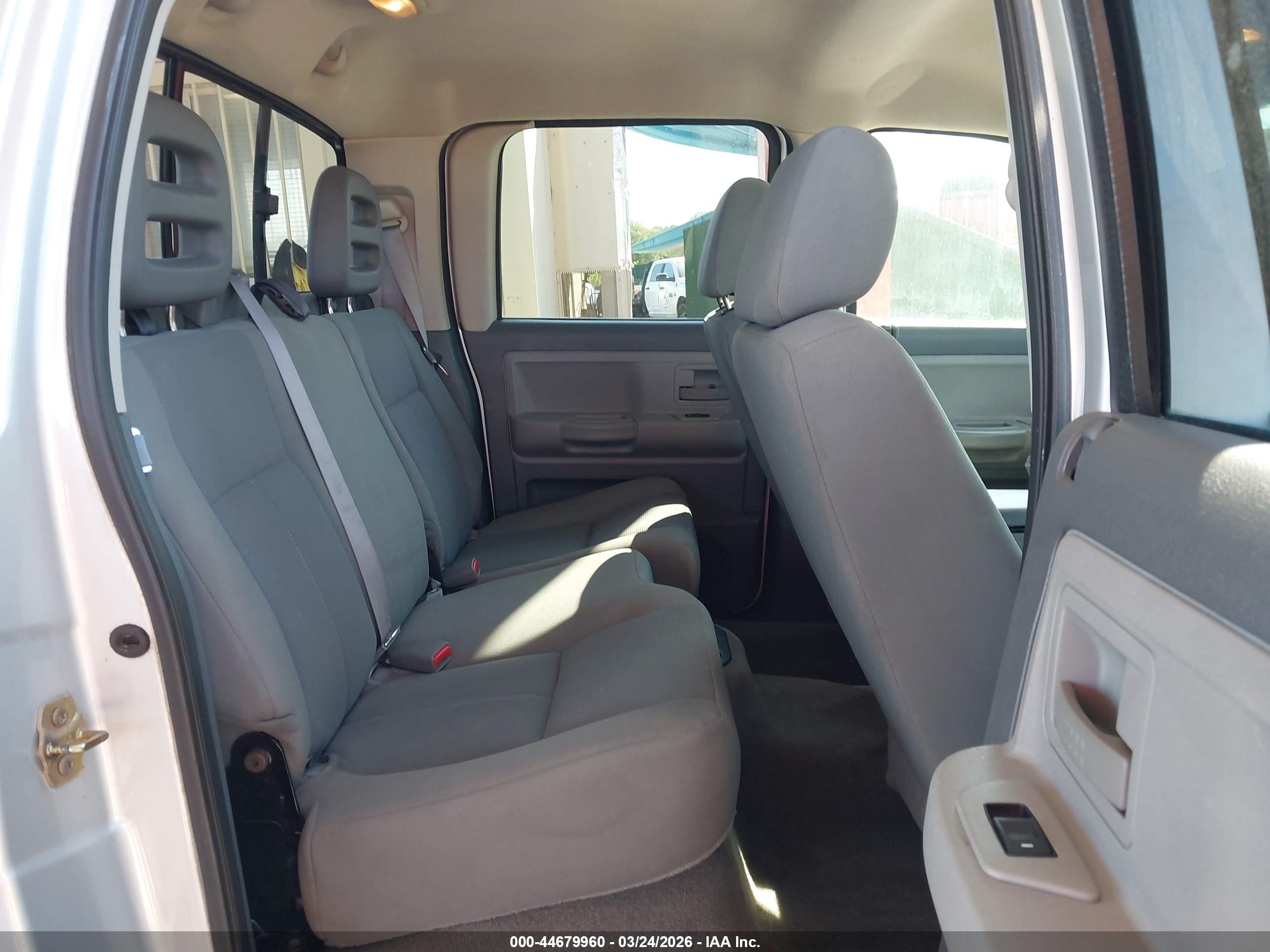 DODGE DAKOTA image 8