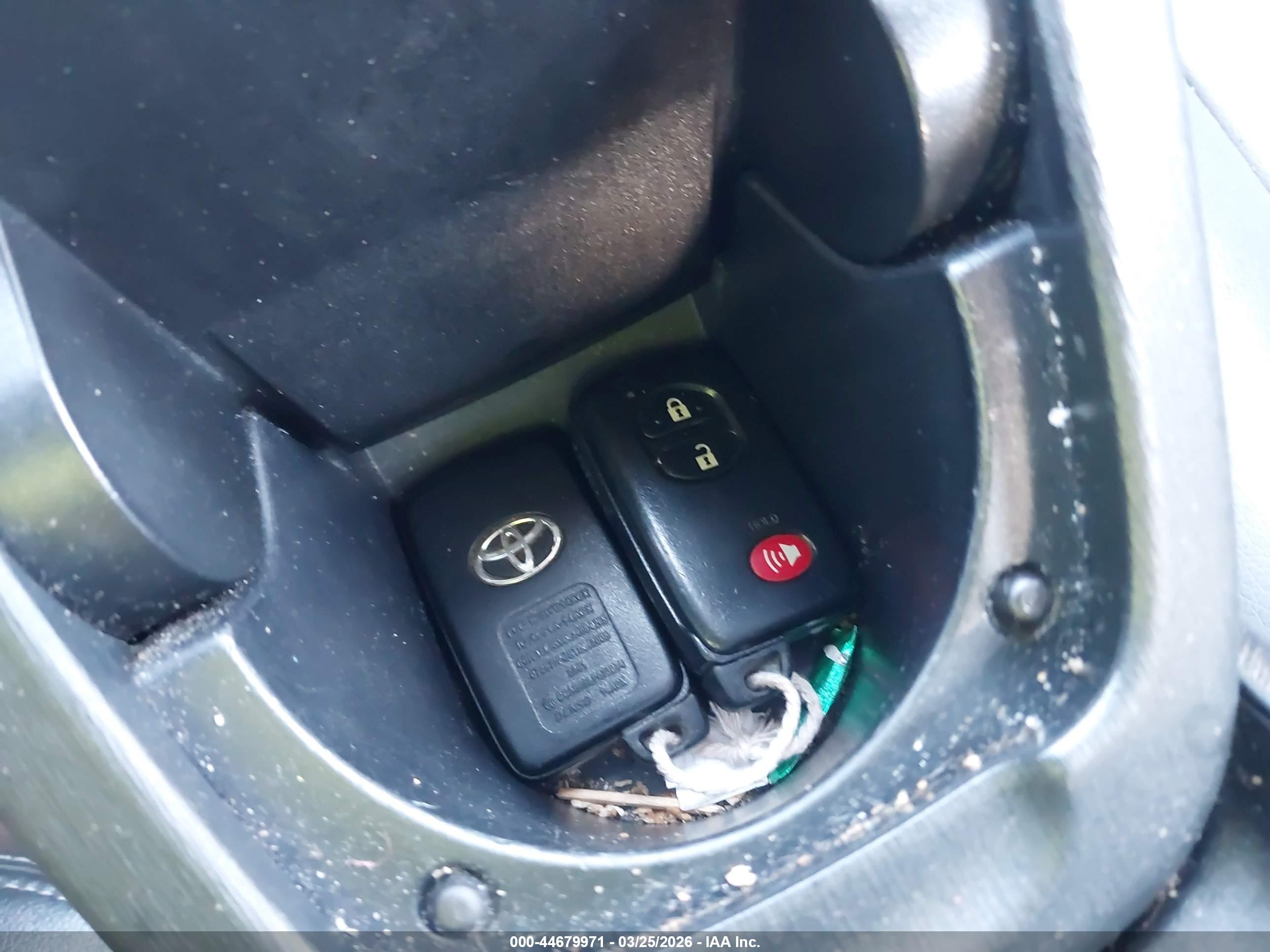 TOYOTA PRIUS image 11