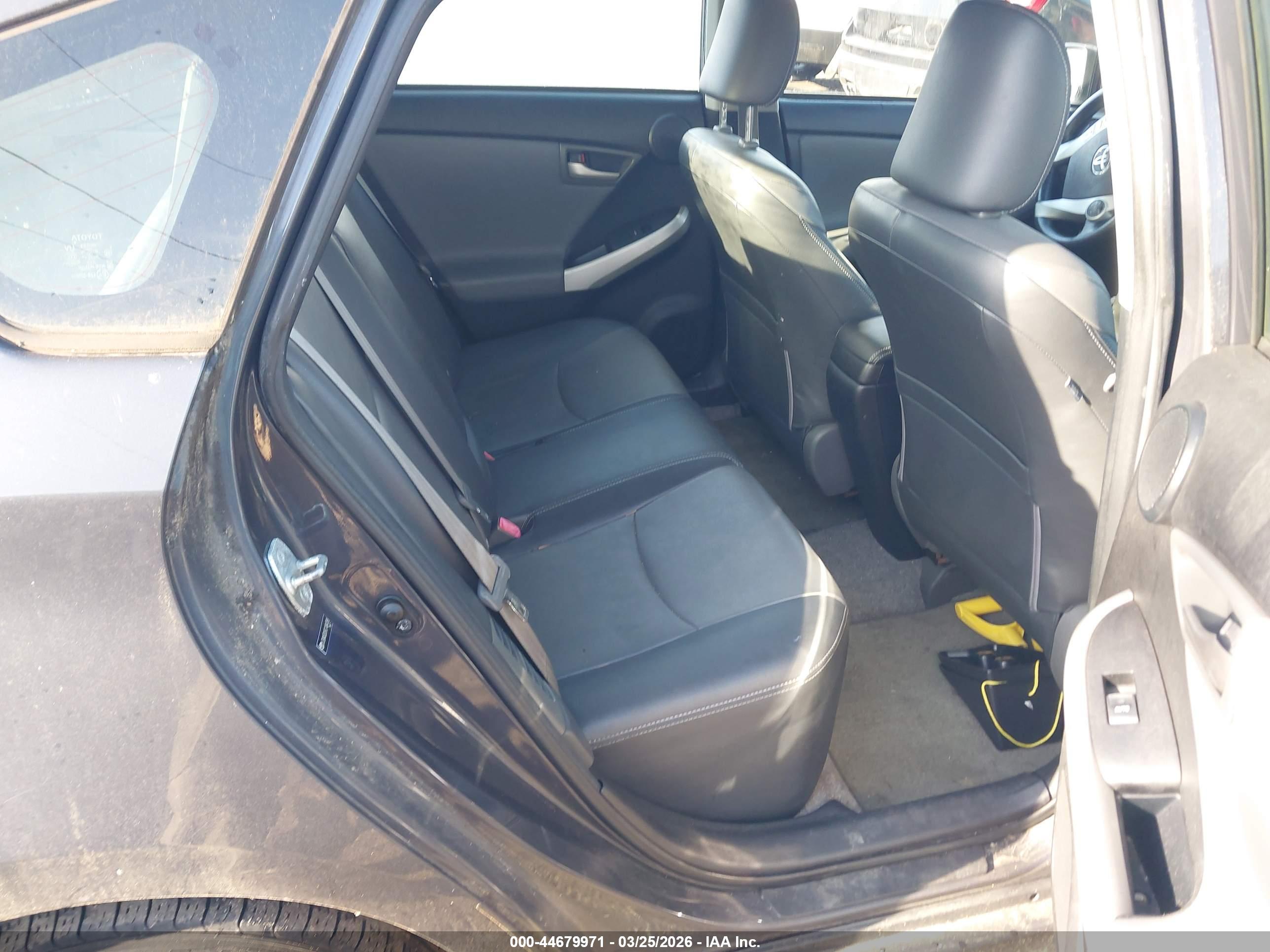 TOYOTA PRIUS image 8