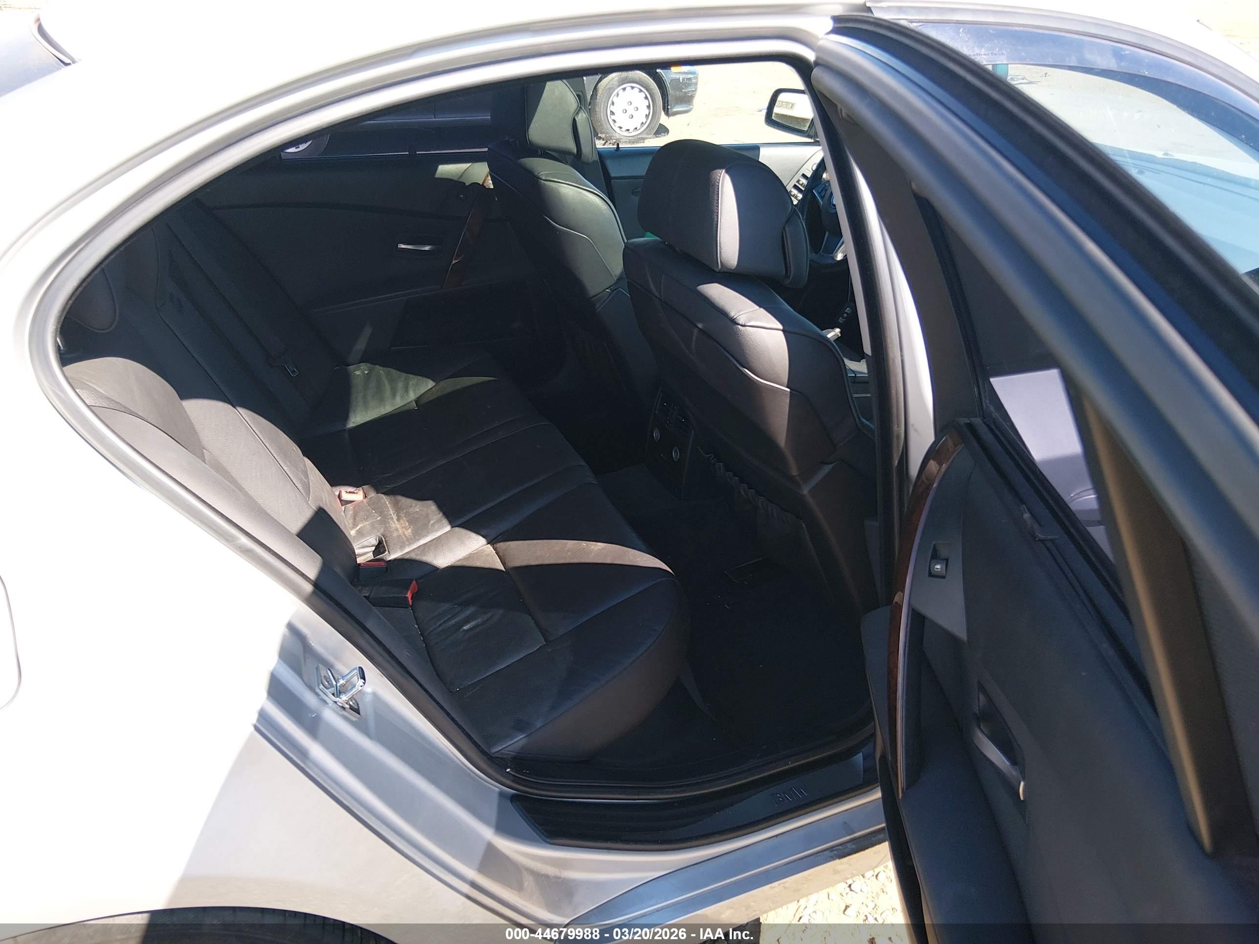 BMW 550I image 8