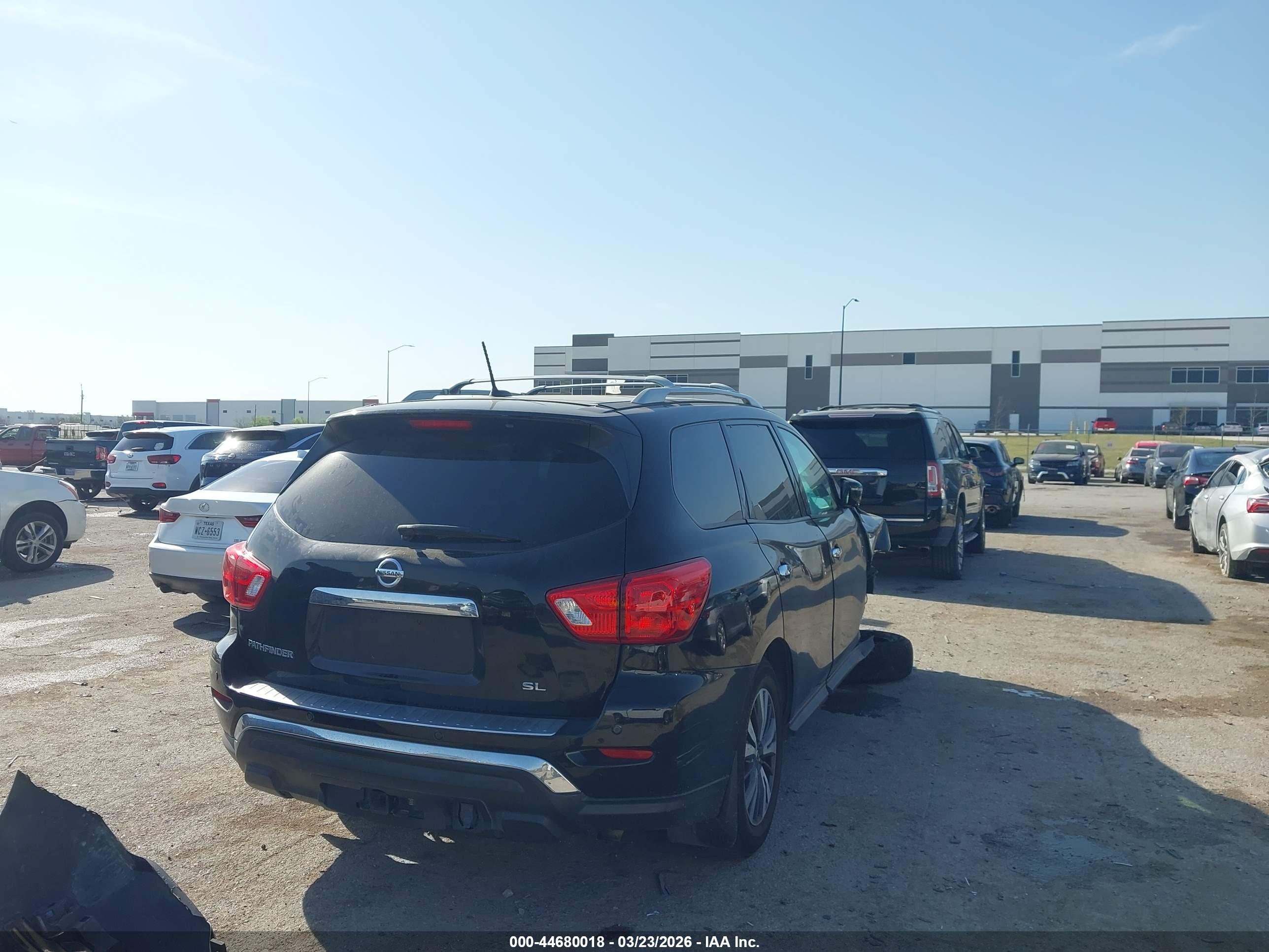 NISSAN PATHFINDER image 4