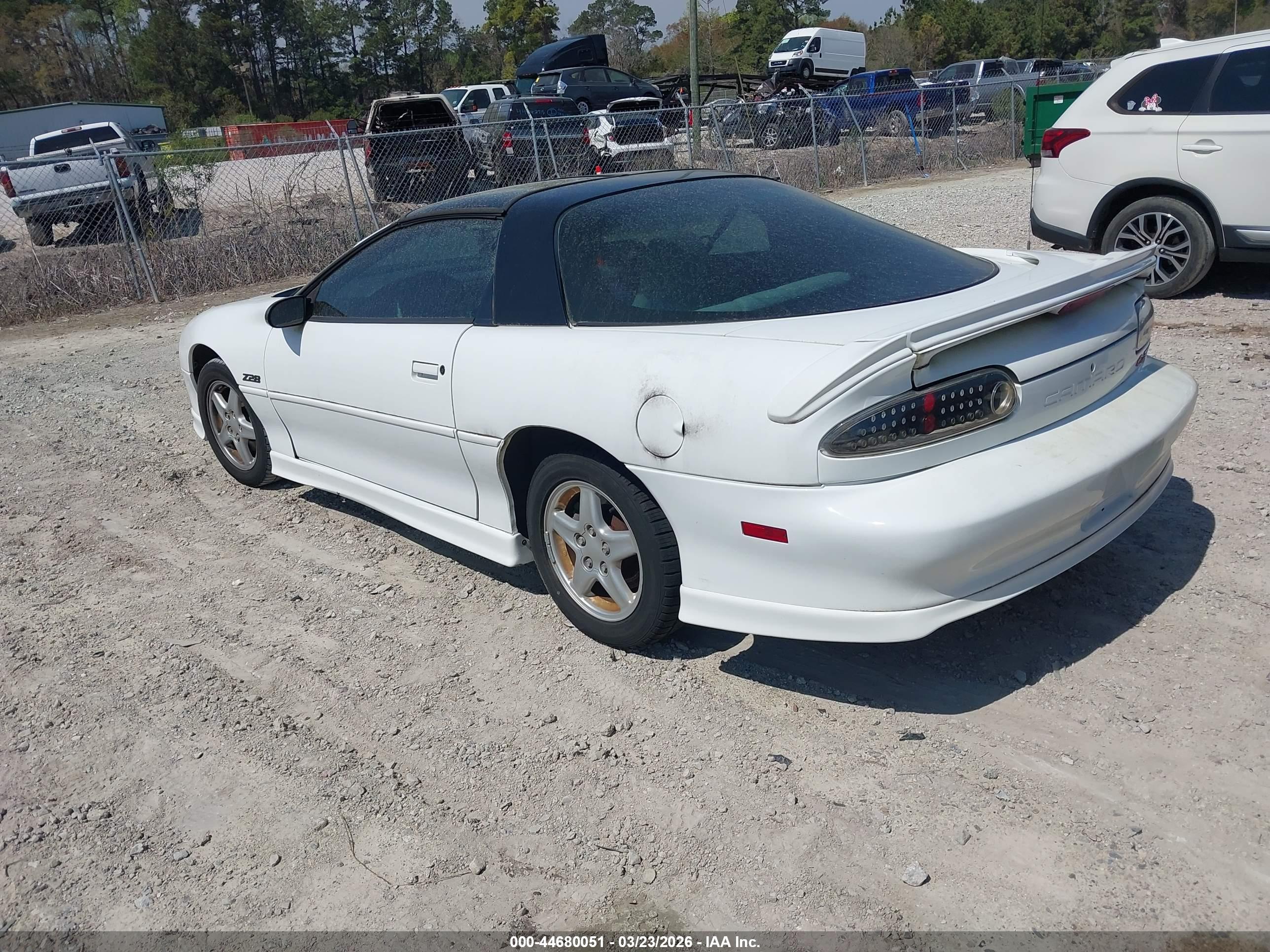 CHEVROLET CAMARO image 3