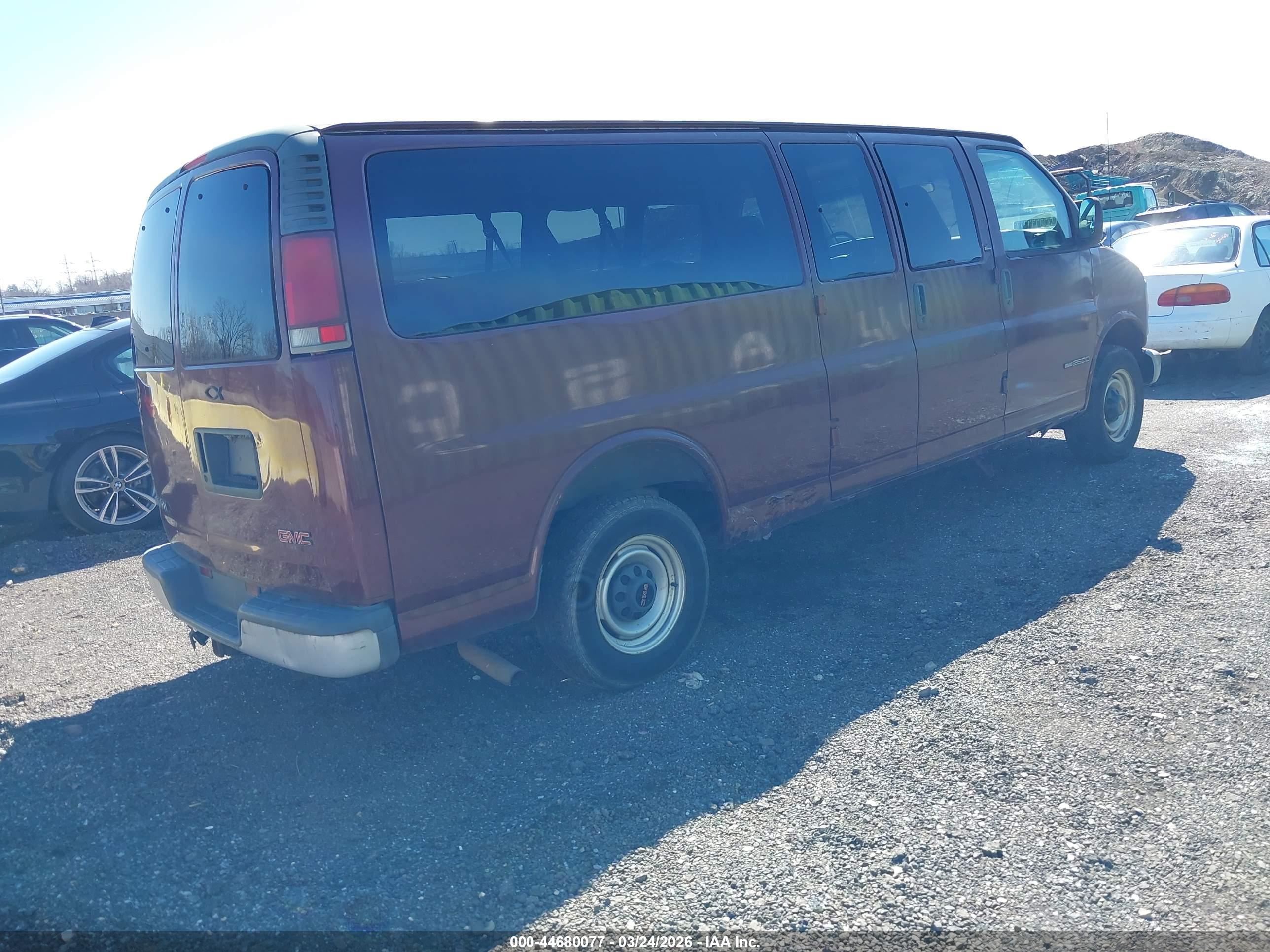GMC SAVANA image 4