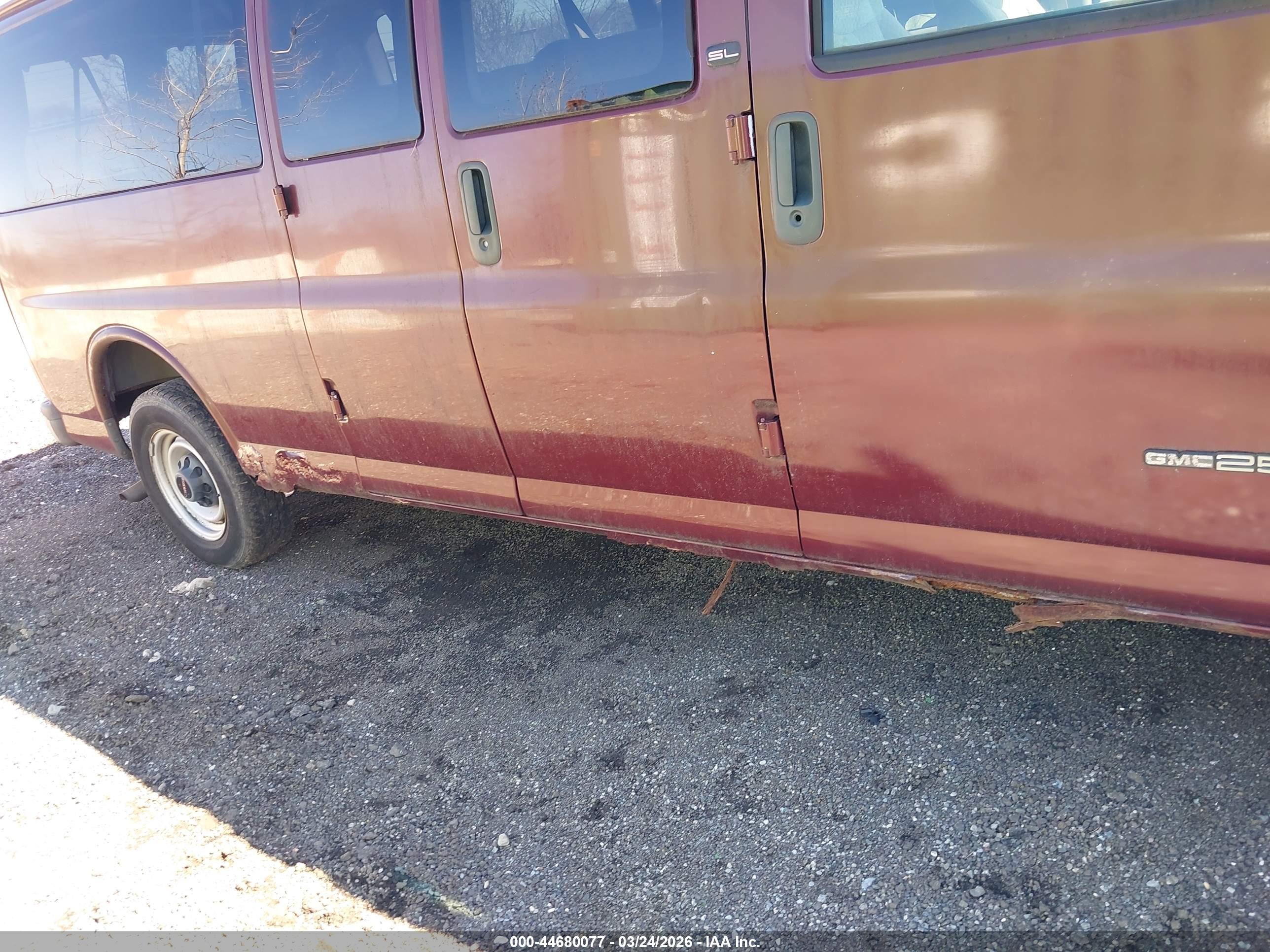 GMC SAVANA image 6