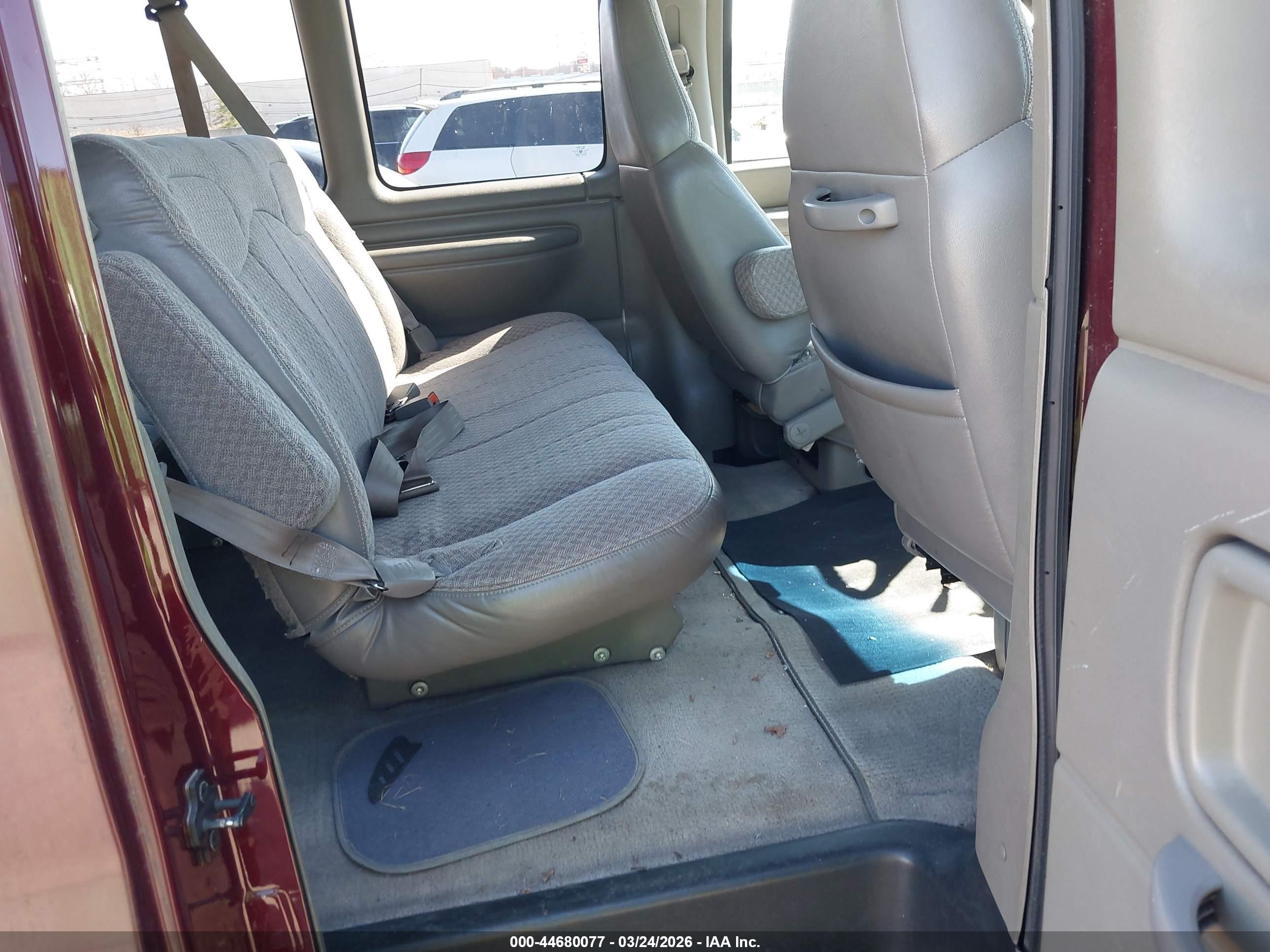 GMC SAVANA image 8