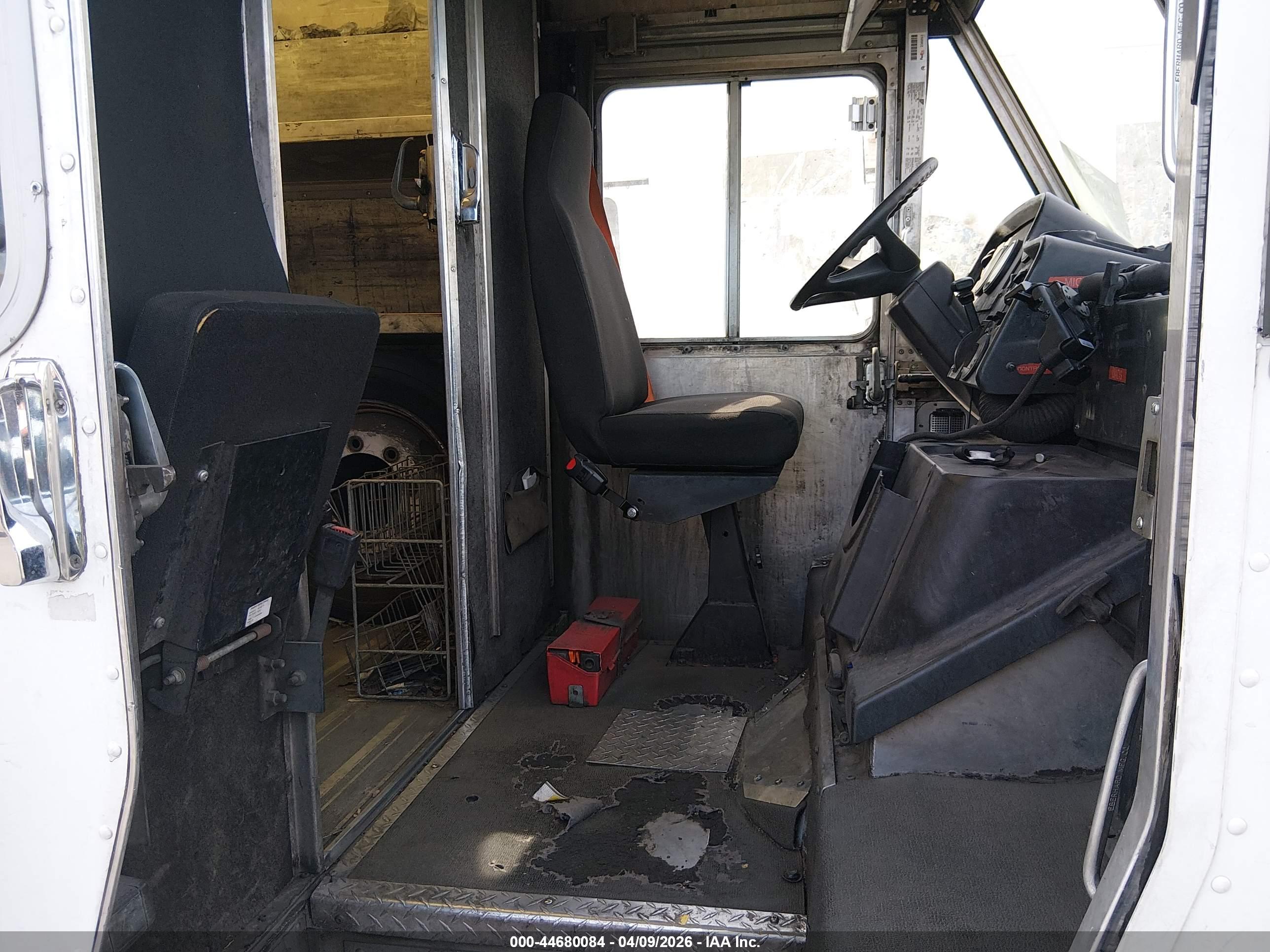 FREIGHTLINER CHASSIS image 5