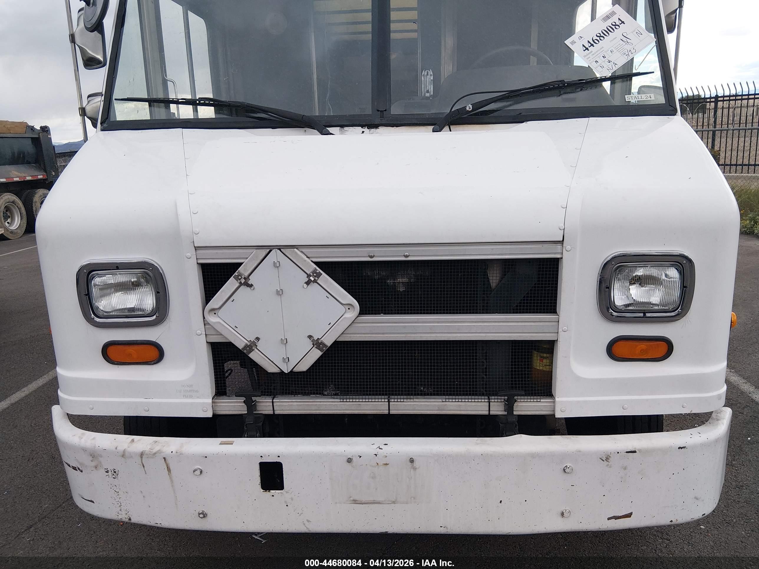 FREIGHTLINER CHASSIS image 6