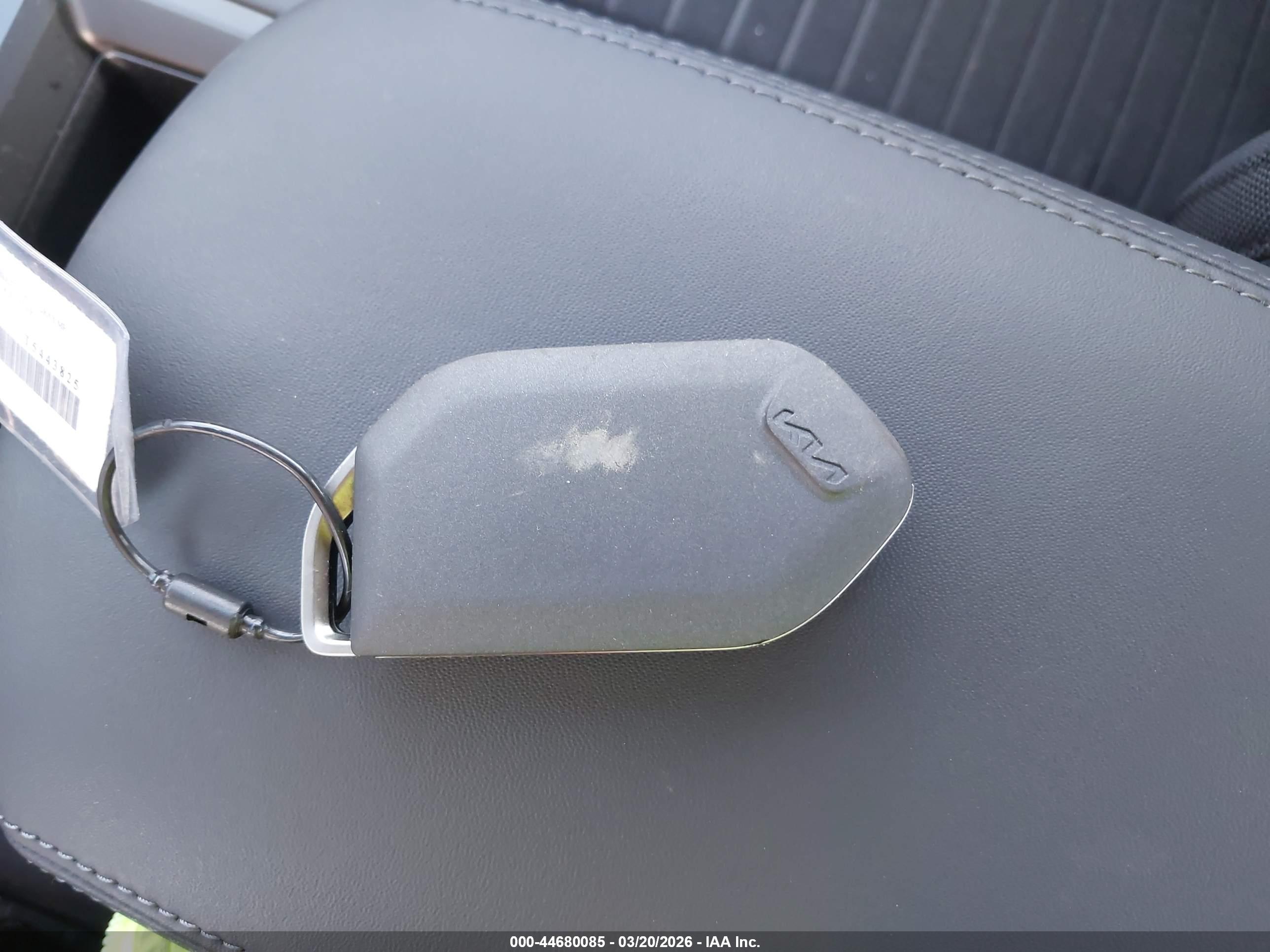 KIA K5 image 11