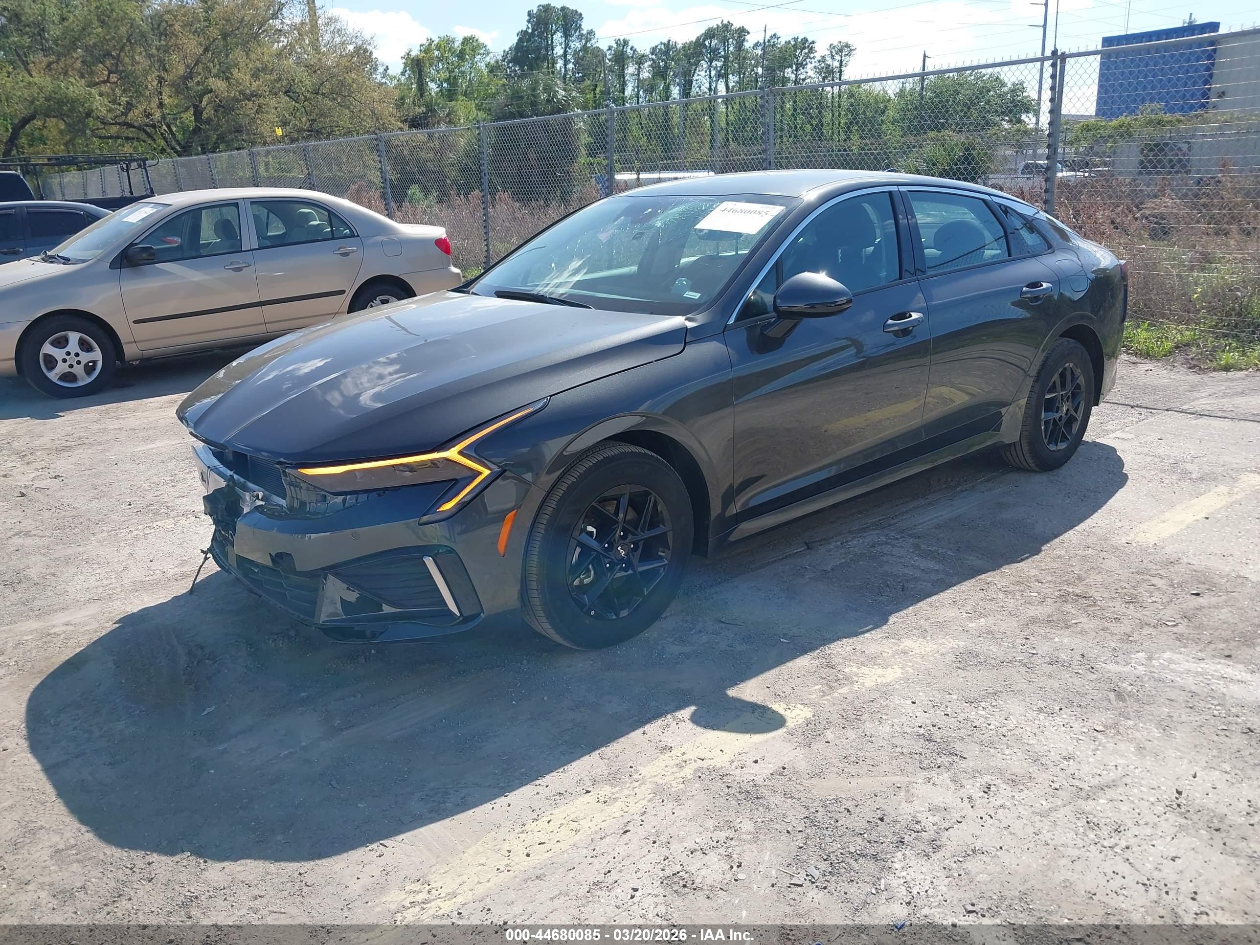 KIA K5 image 2