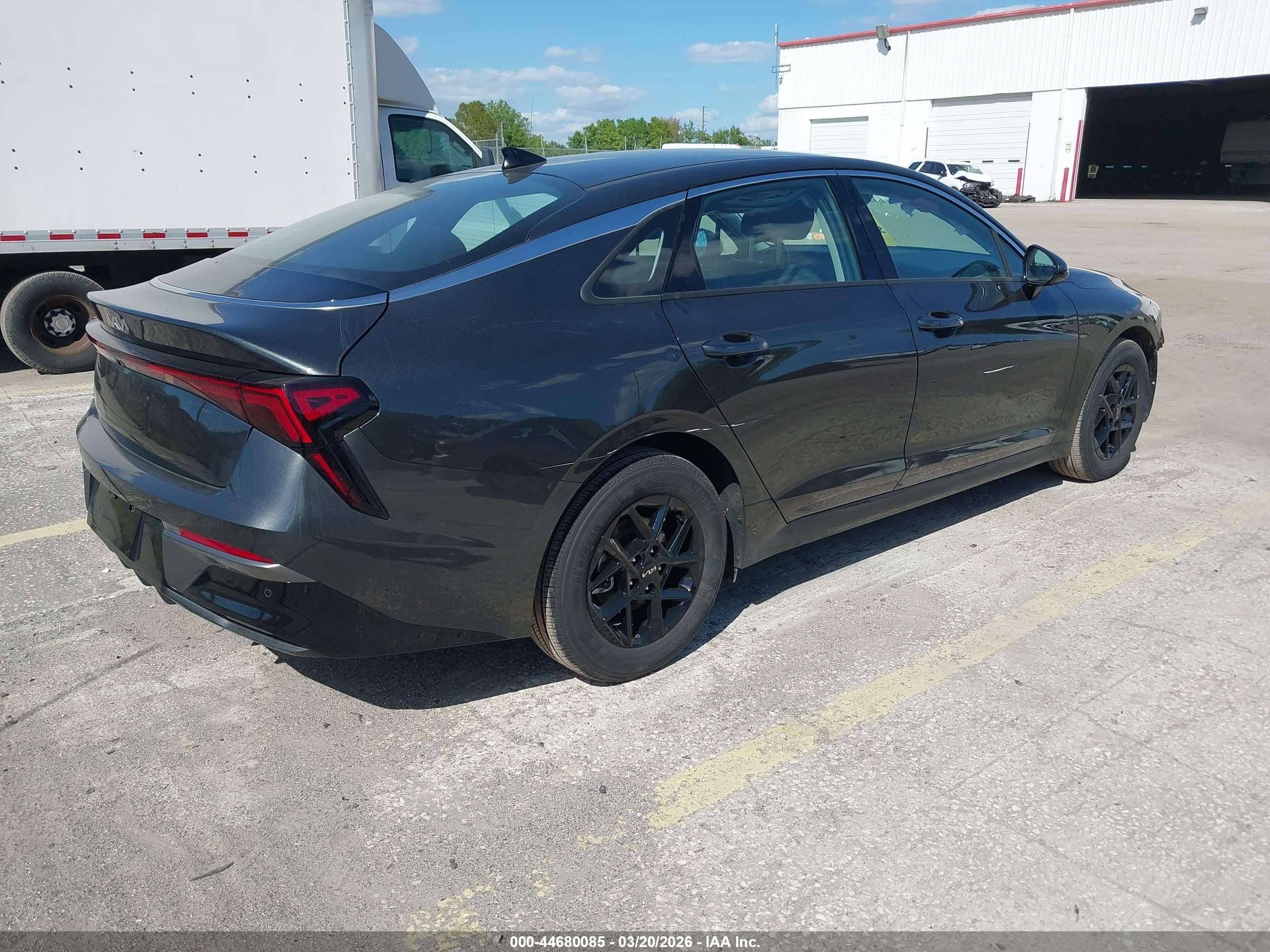KIA K5 image 4
