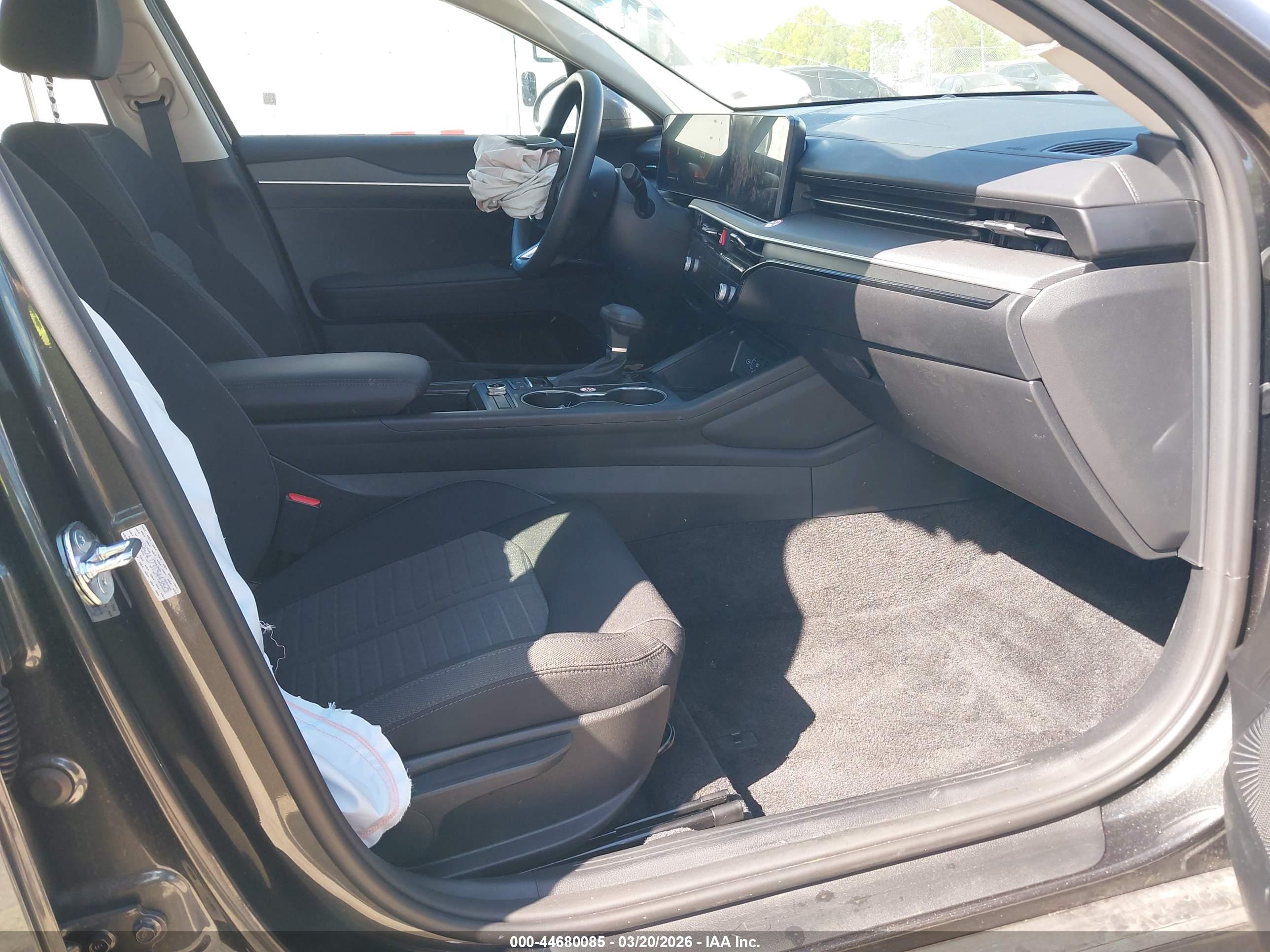 KIA K5 image 5