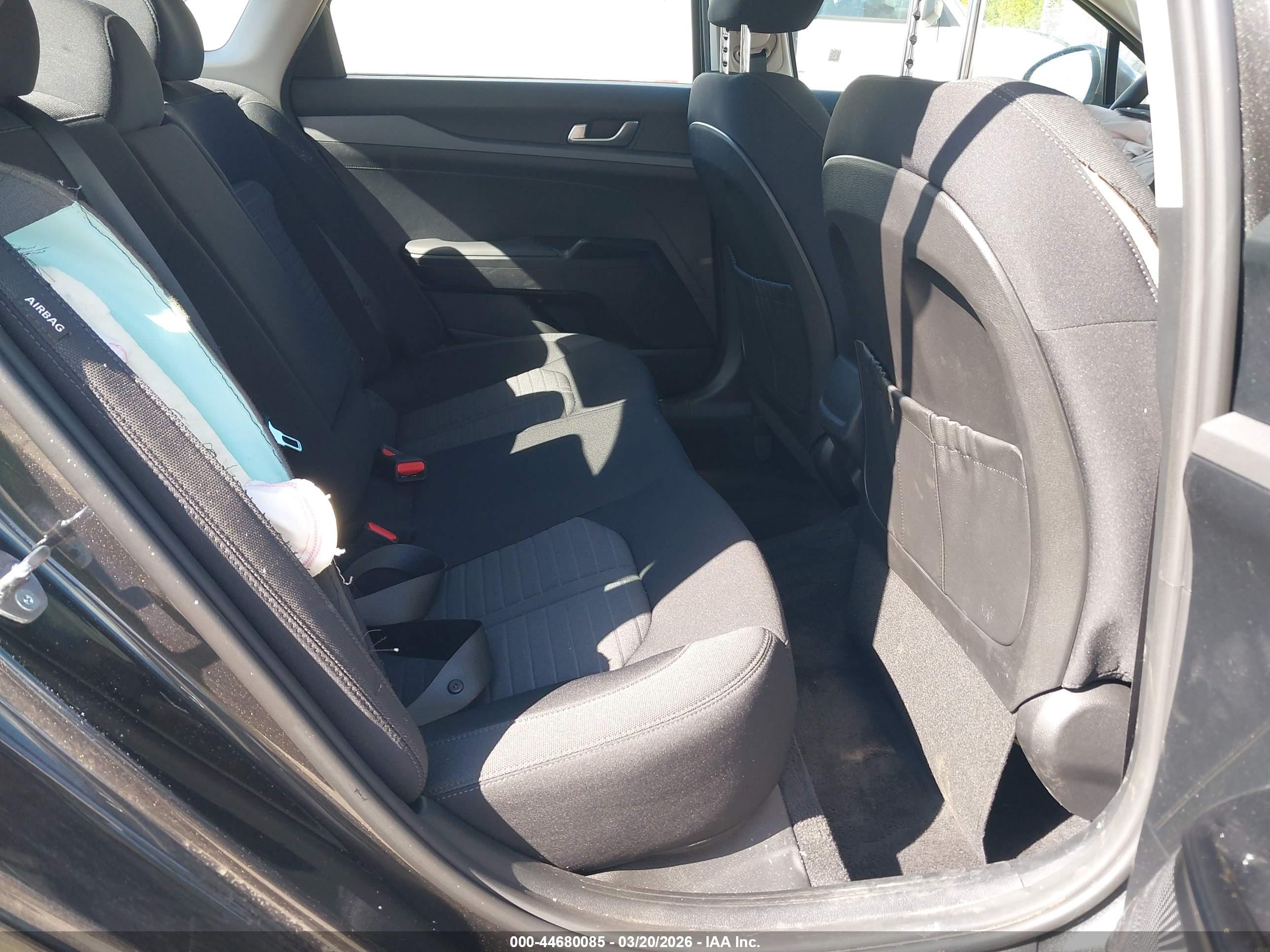 KIA K5 image 8