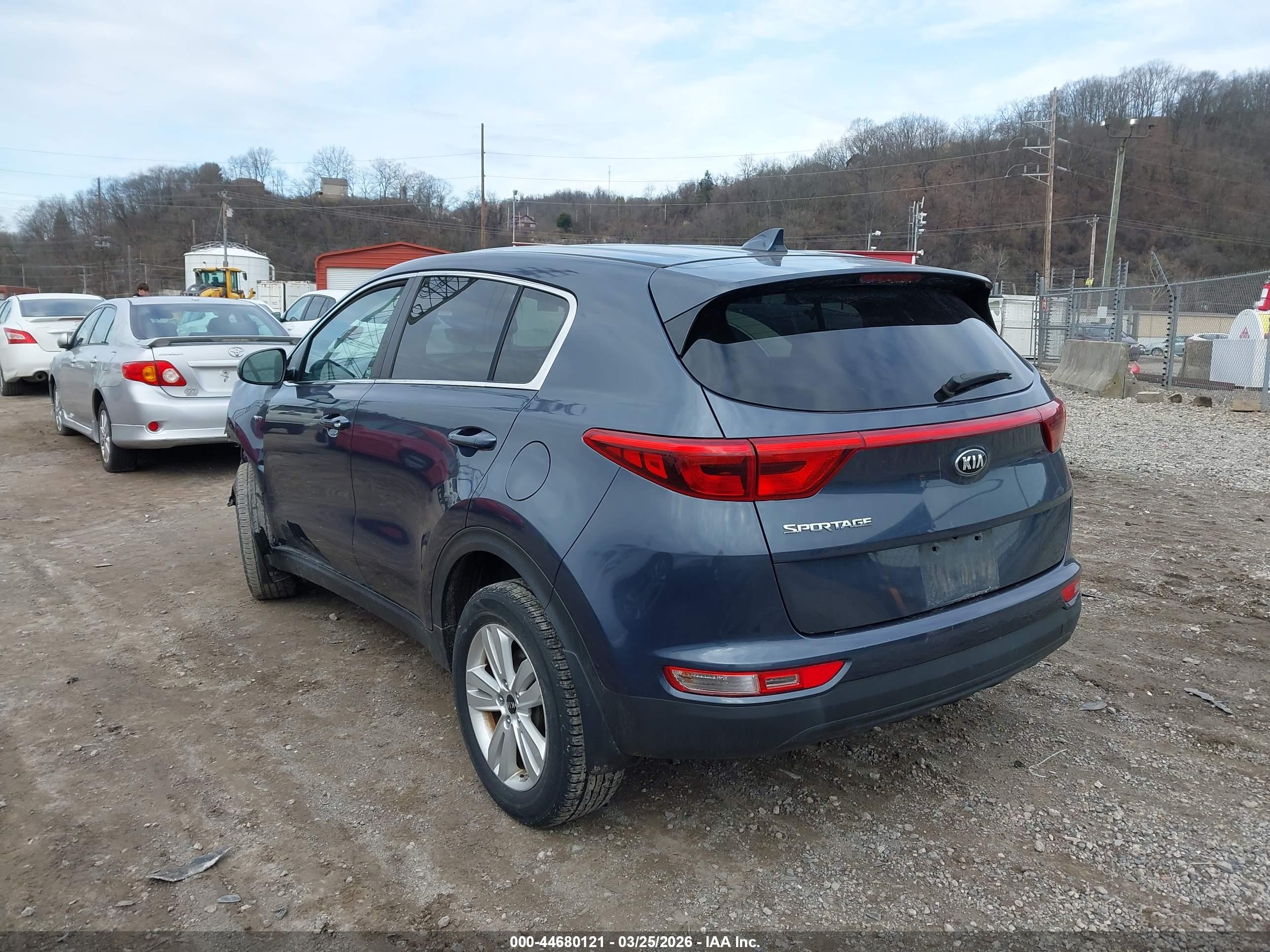 KIA SPORTAGE image 3