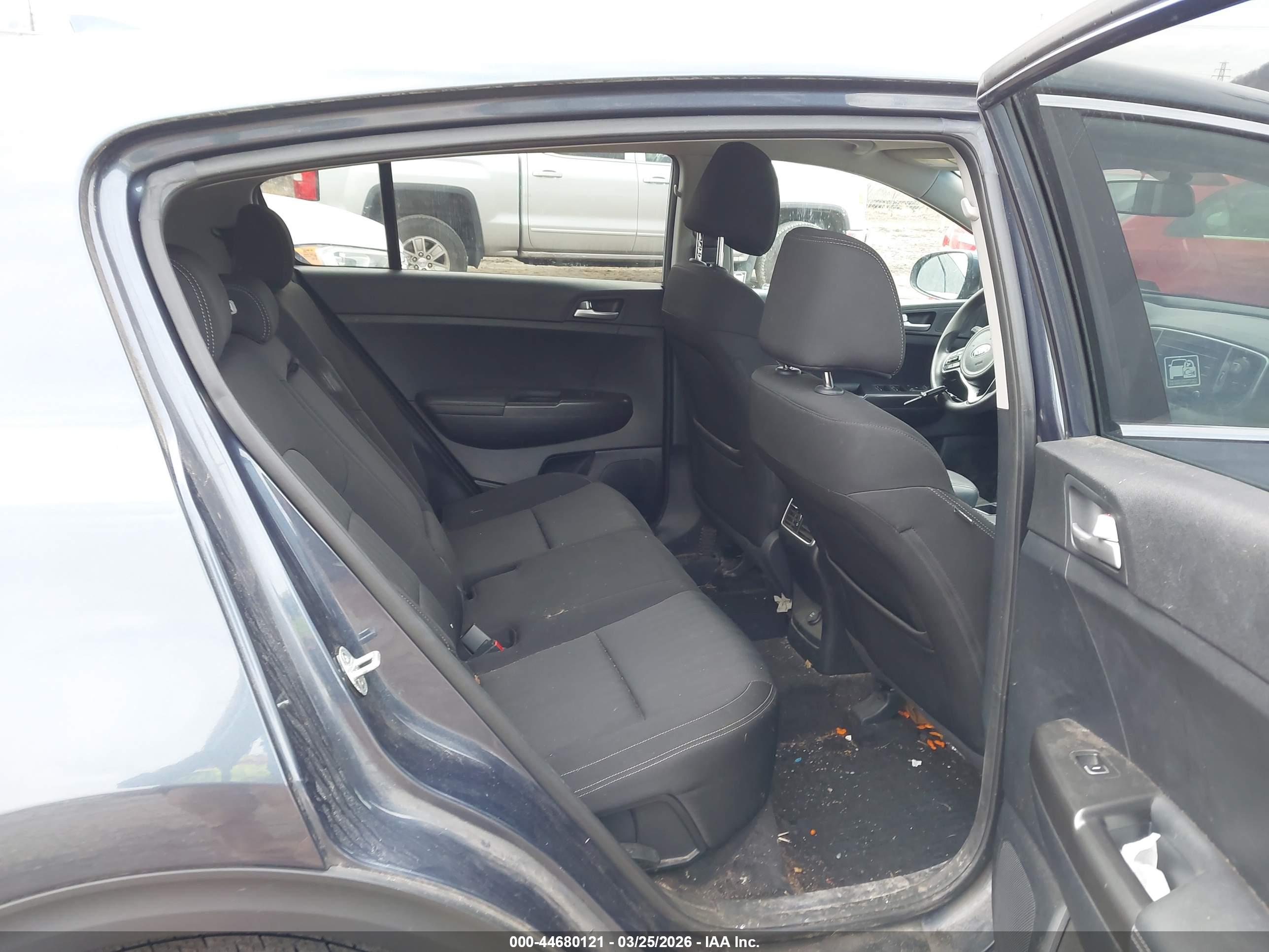 KIA SPORTAGE image 8