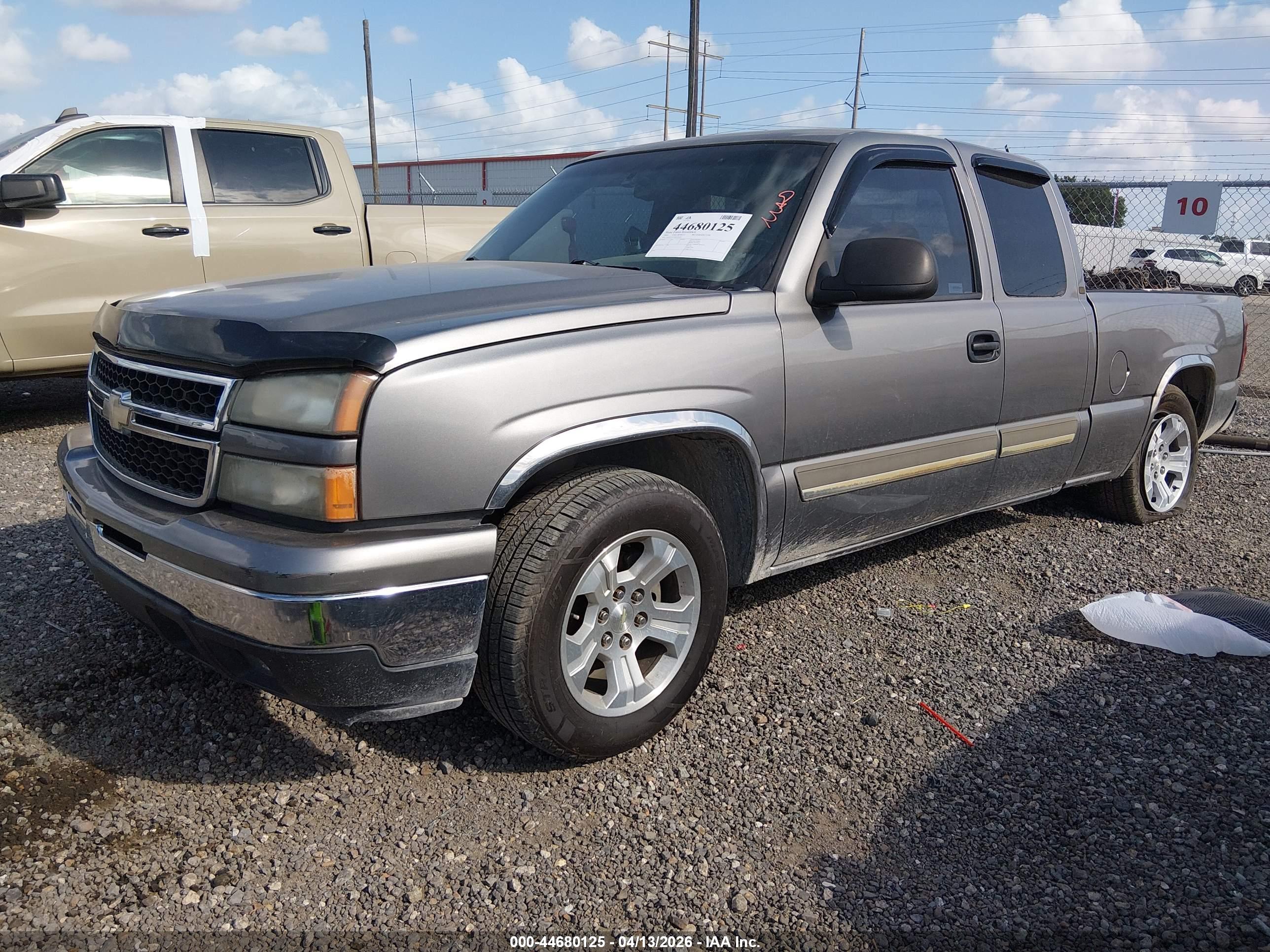 CHEVROLET SILVERADO image 2