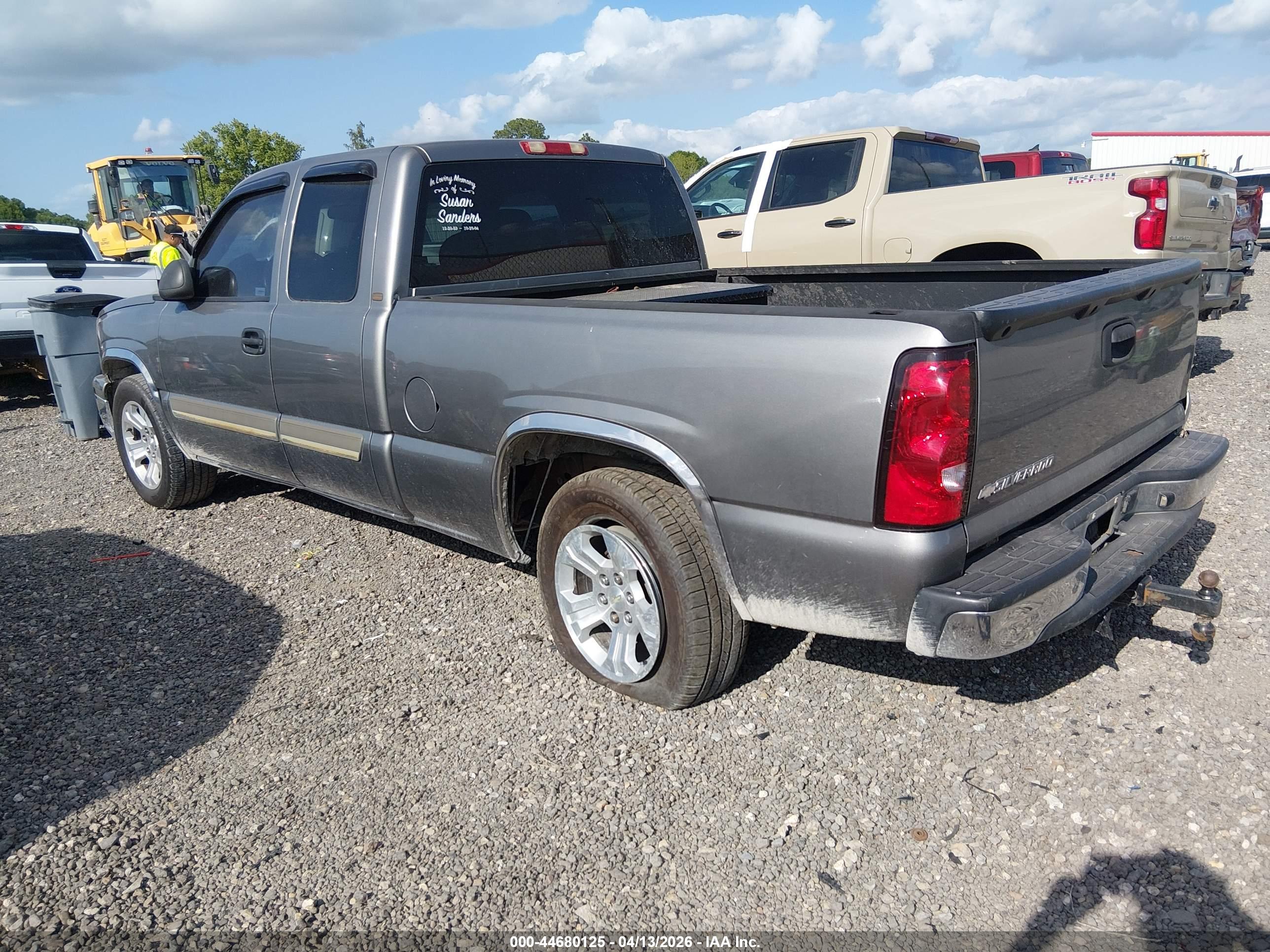 CHEVROLET SILVERADO image 3