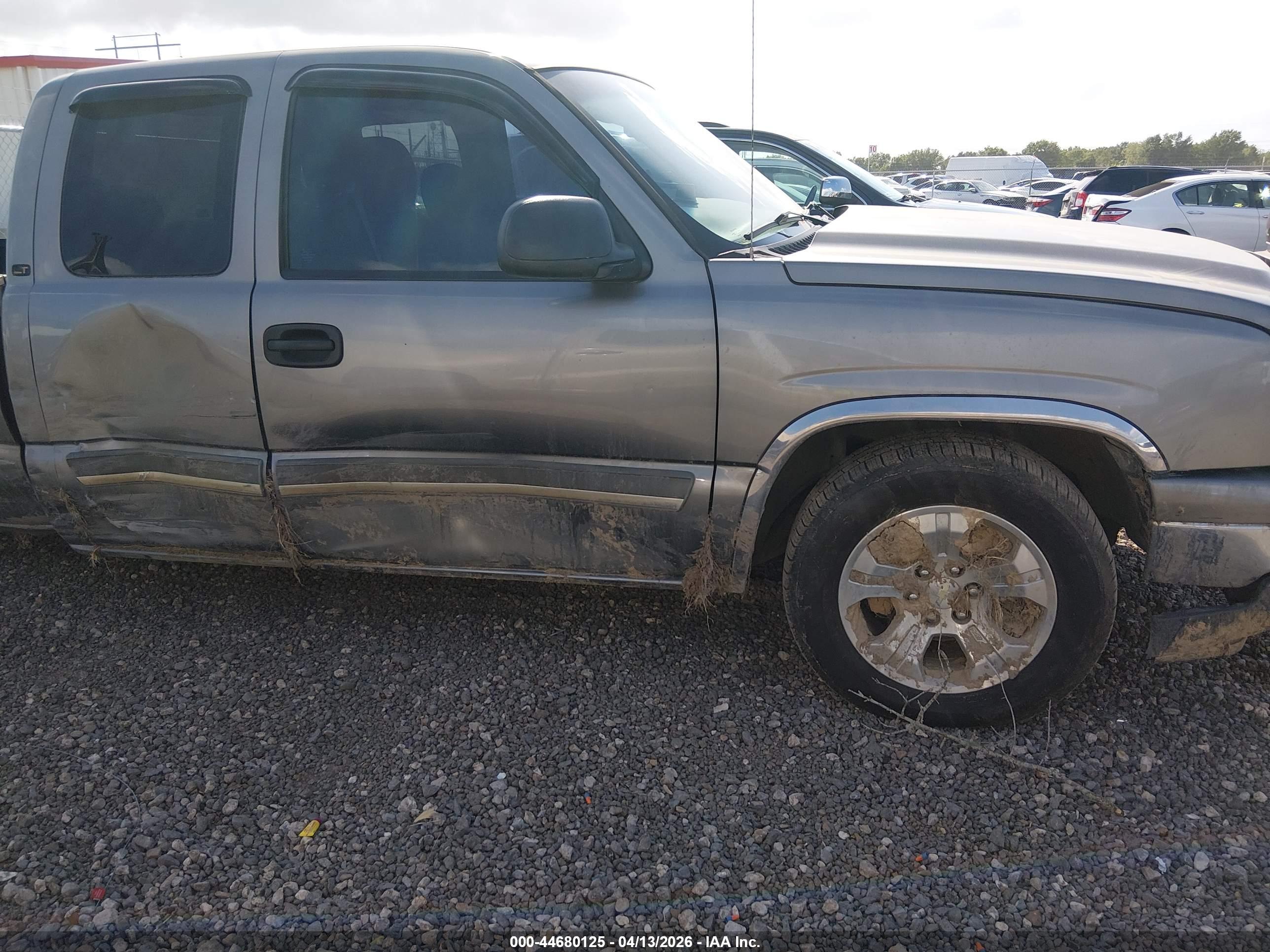 CHEVROLET SILVERADO image 6