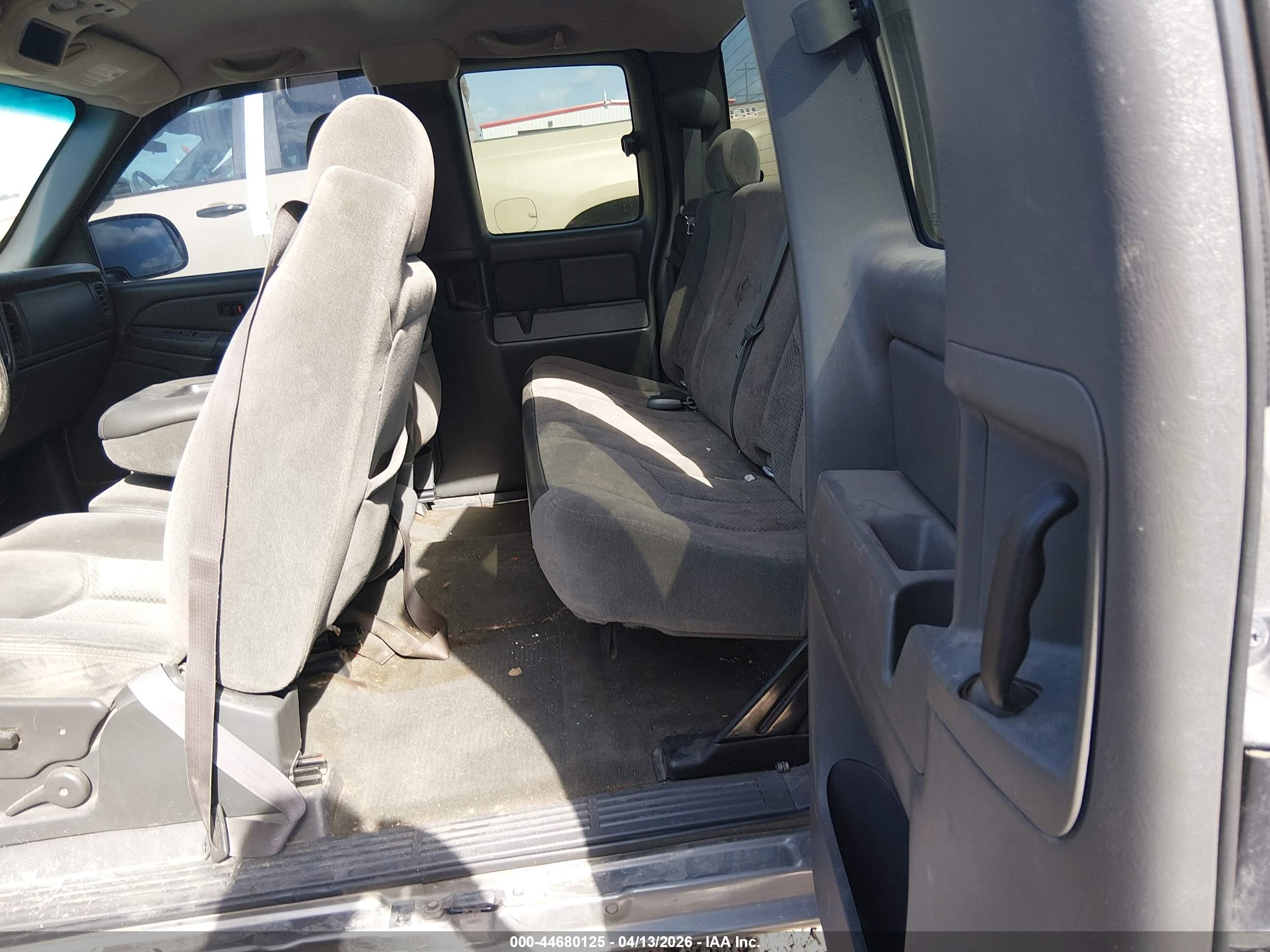 CHEVROLET SILVERADO image 8