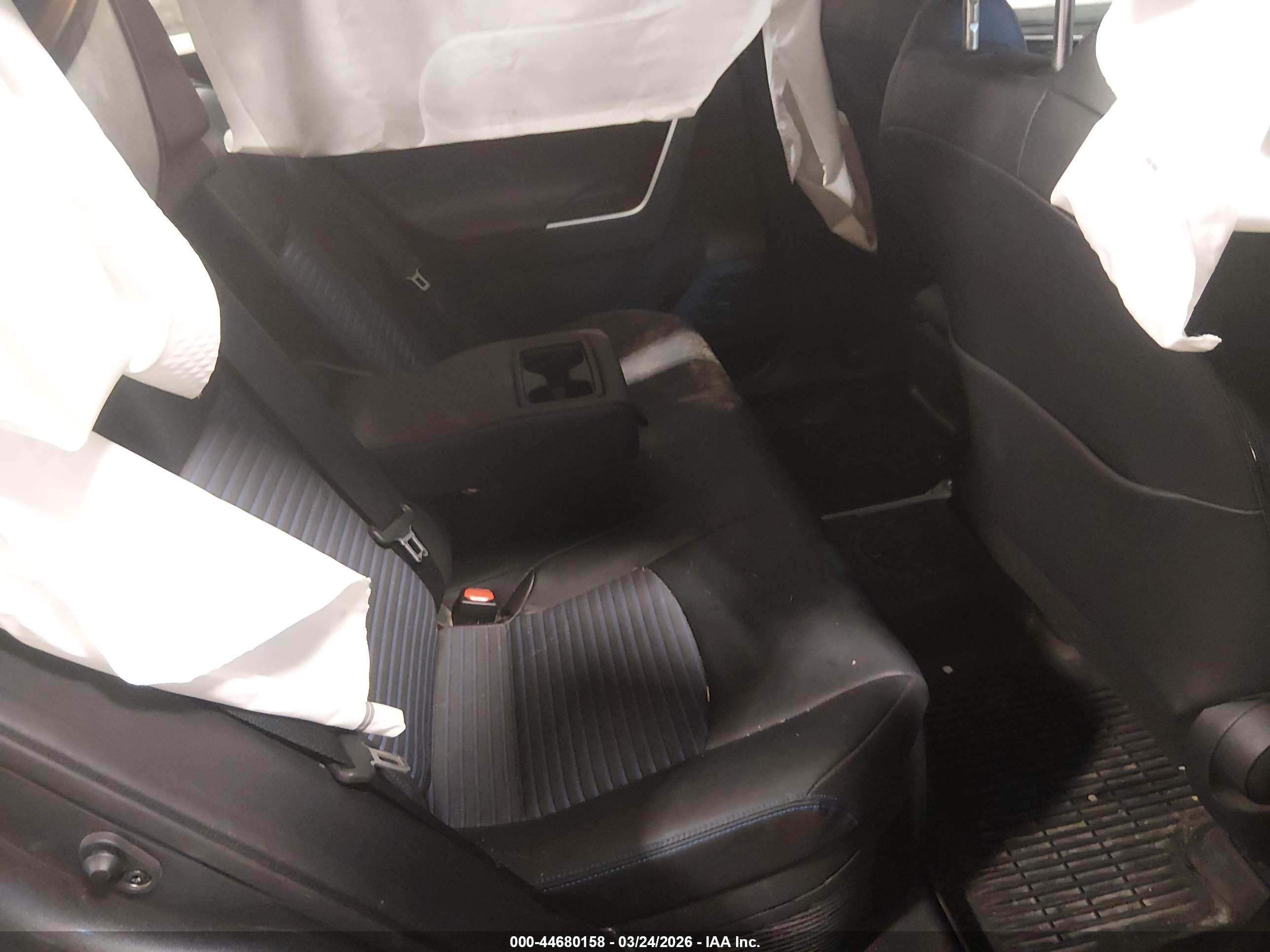 TOYOTA RAV4 image 8