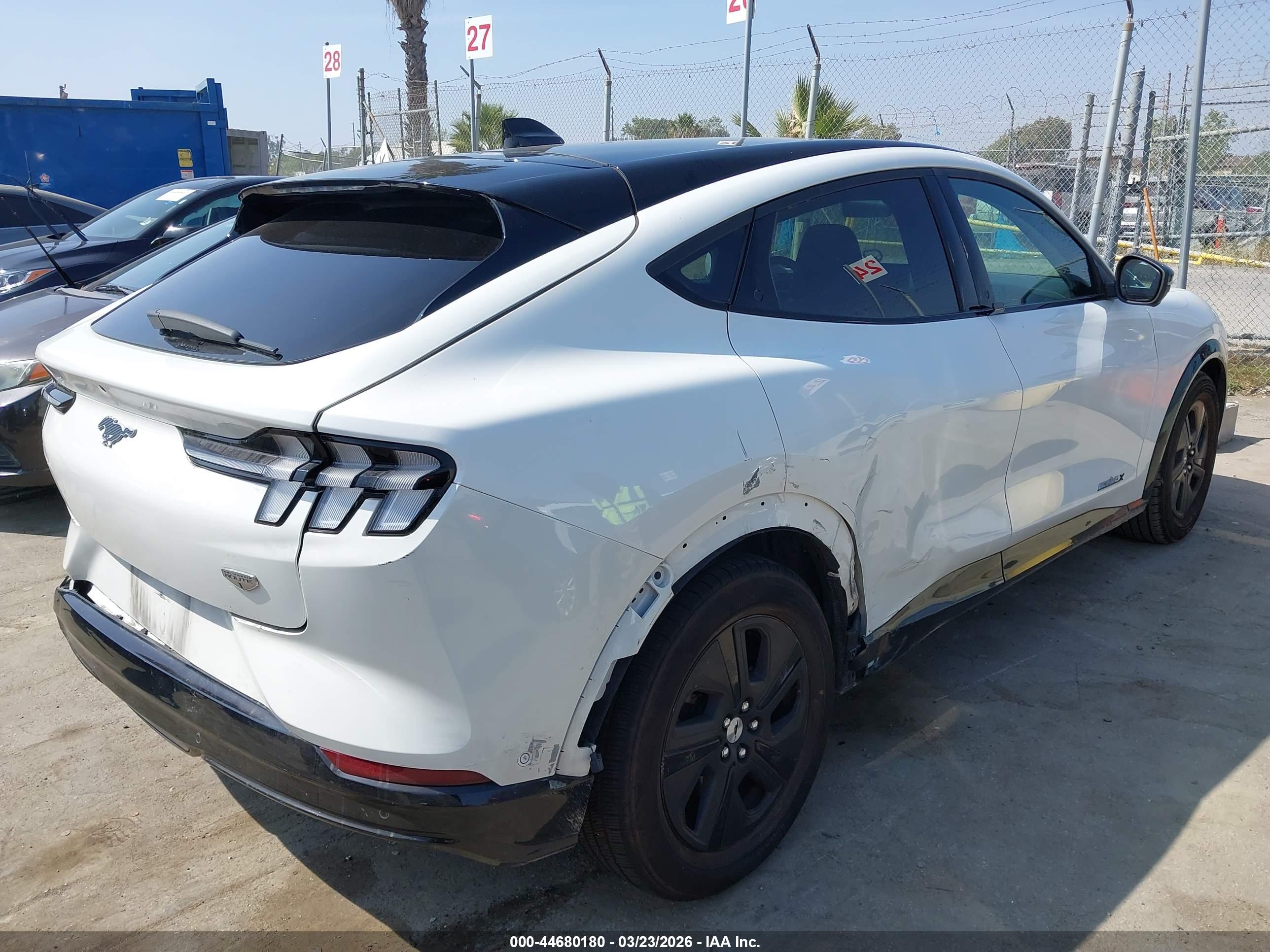 FORD MUSTANG image 4