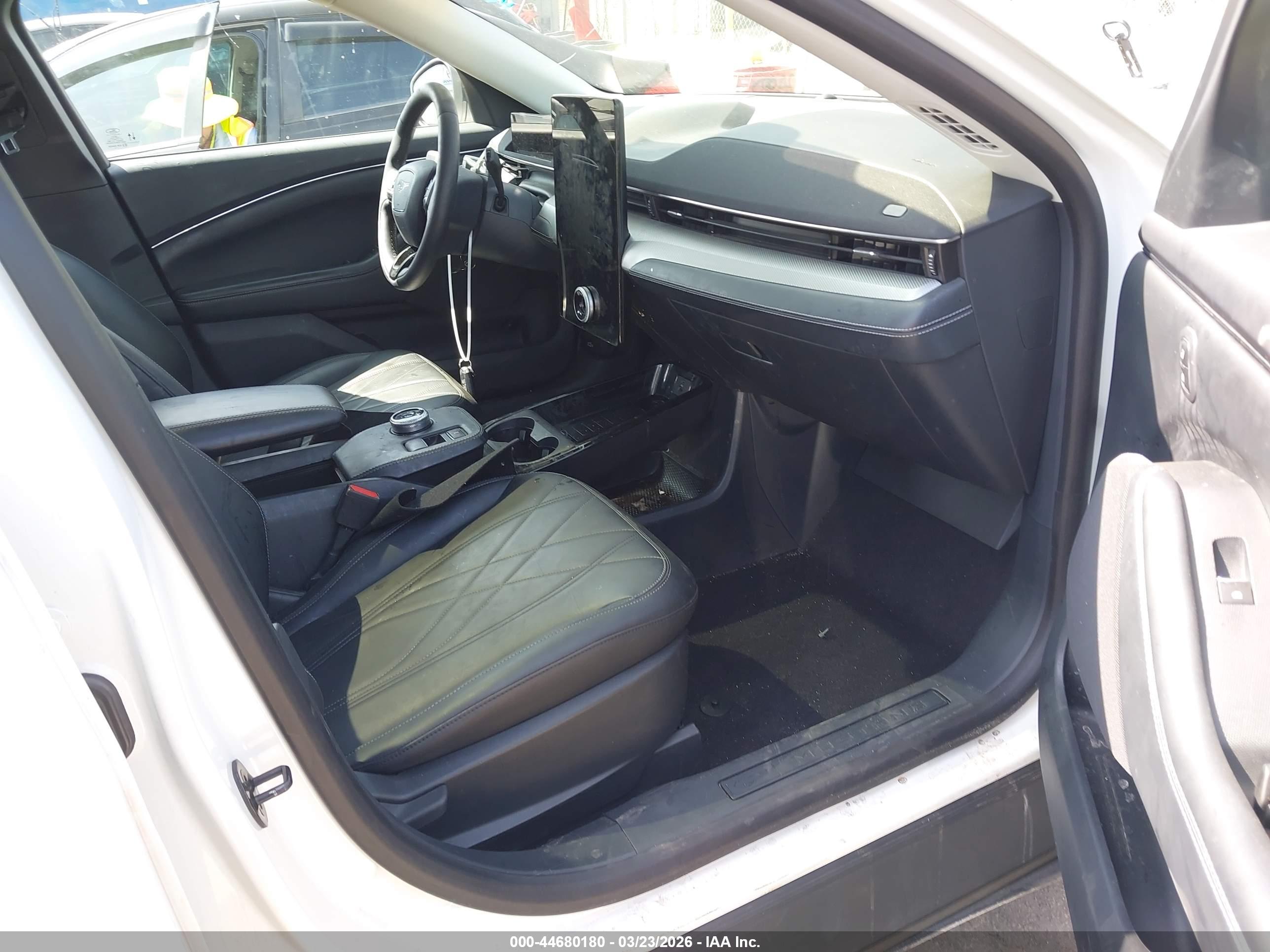 FORD MUSTANG image 5