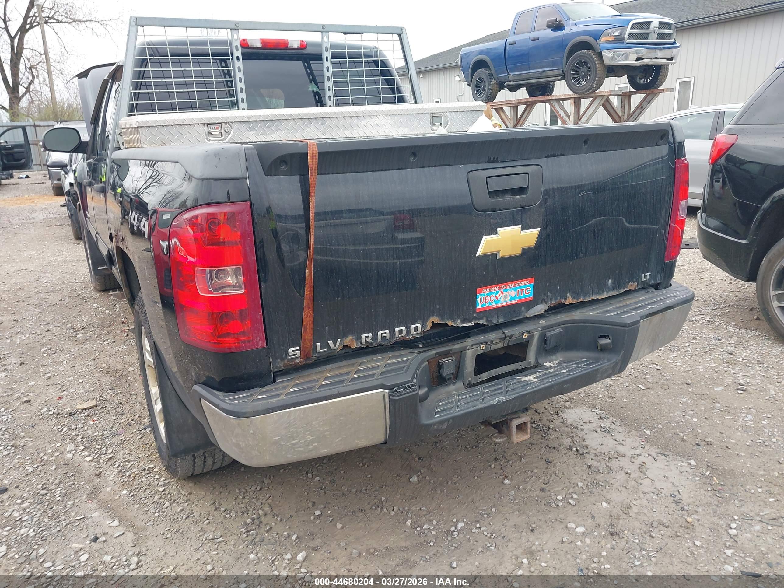 CHEVROLET SILVERADO image 6
