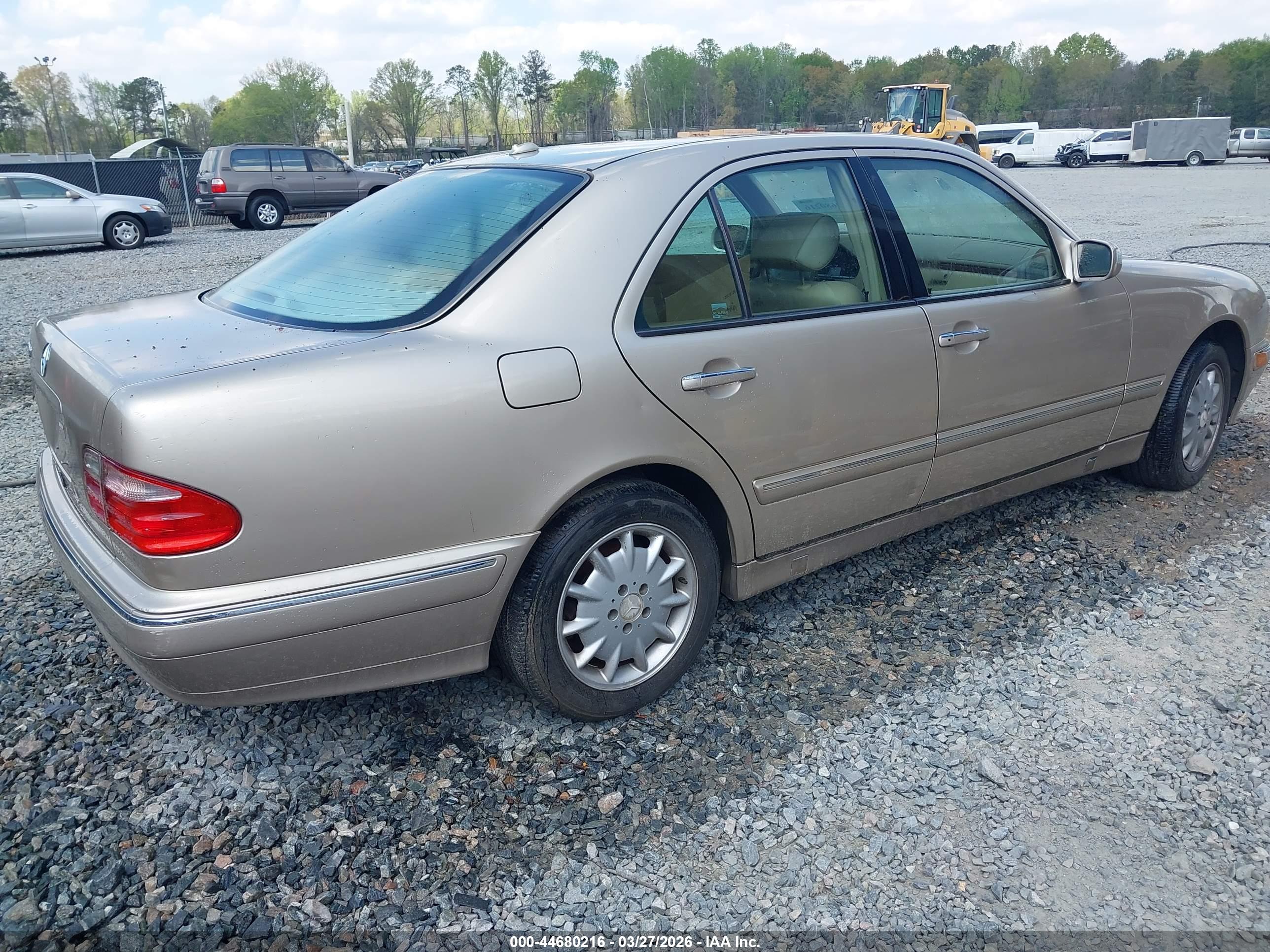 MERCEDES-BENZ E image 4