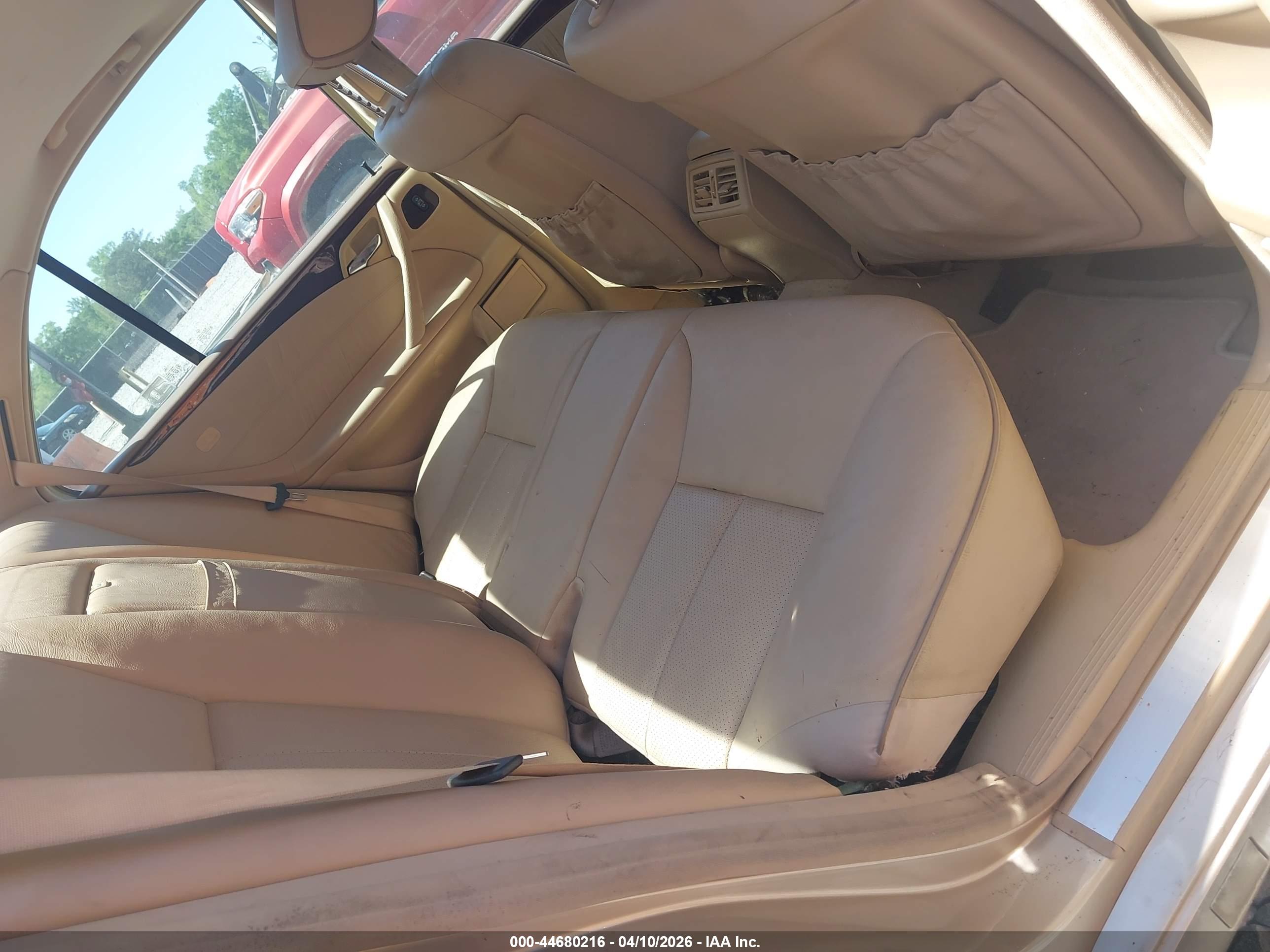 MERCEDES-BENZ E image 8