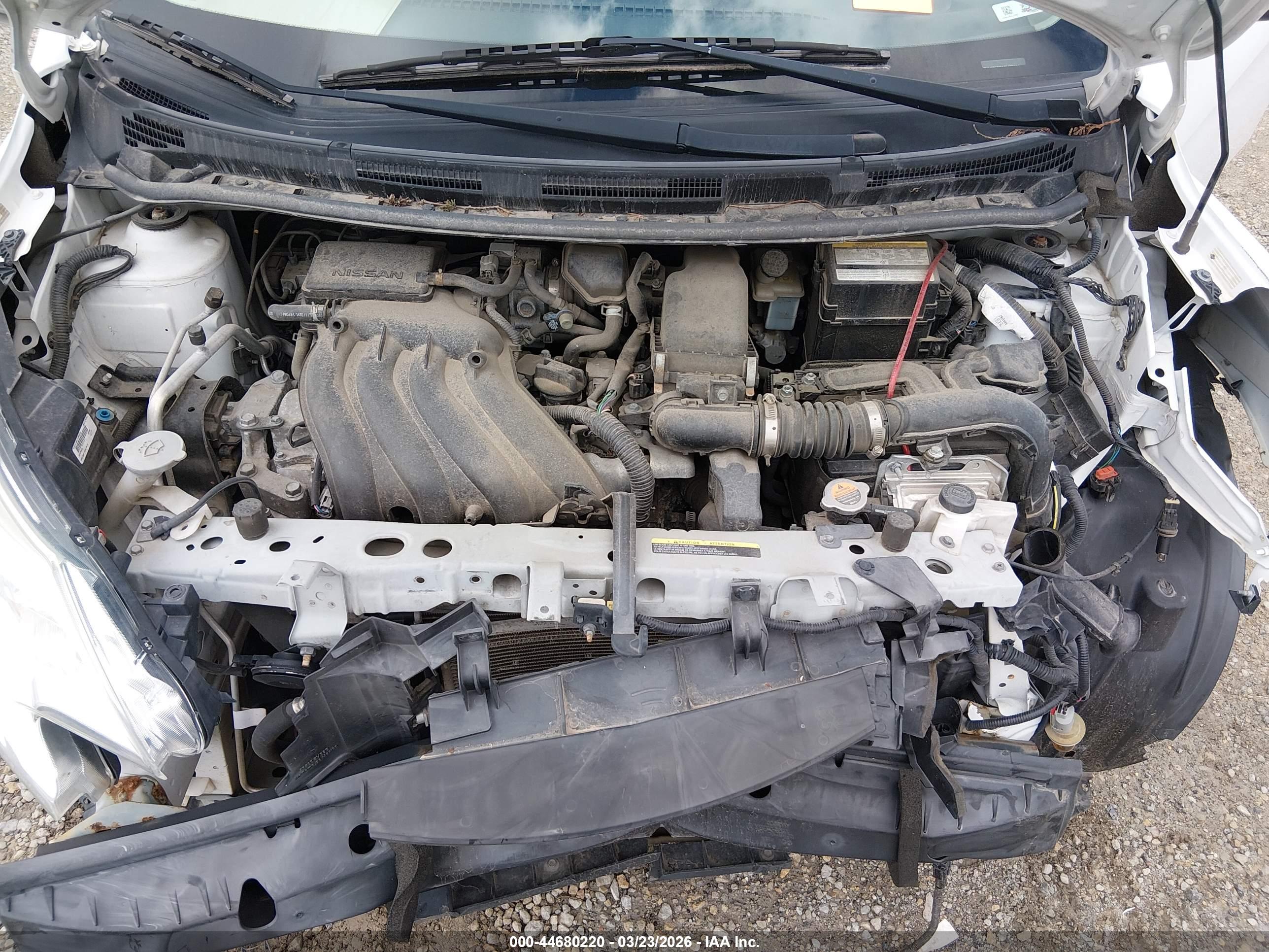 NISSAN VERSA image 10
