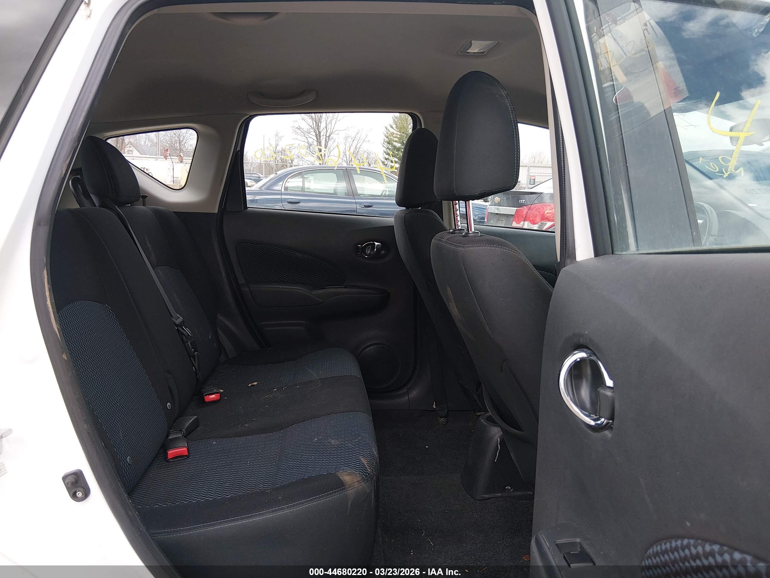 NISSAN VERSA image 8