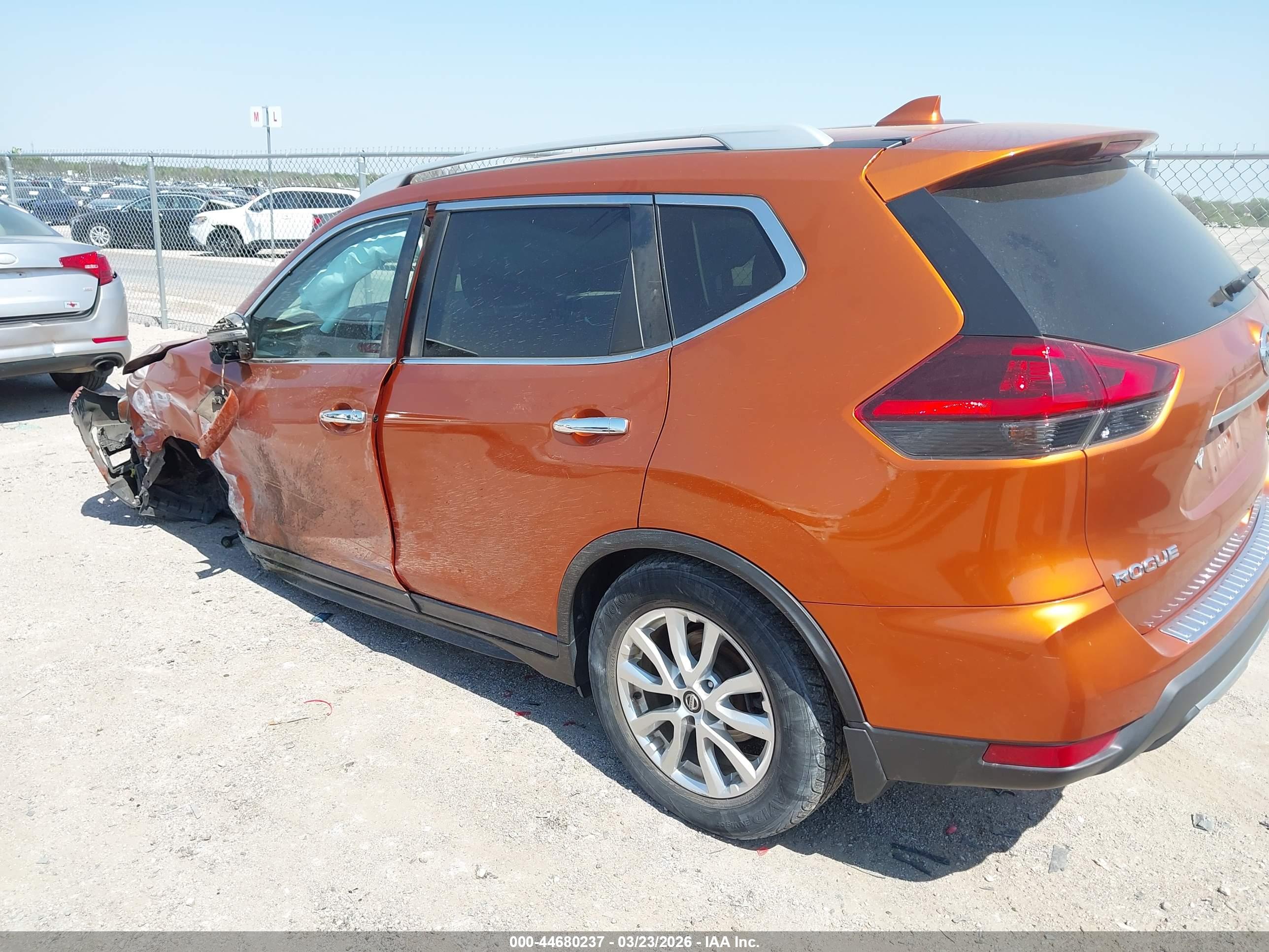 NISSAN ROGUE image 3