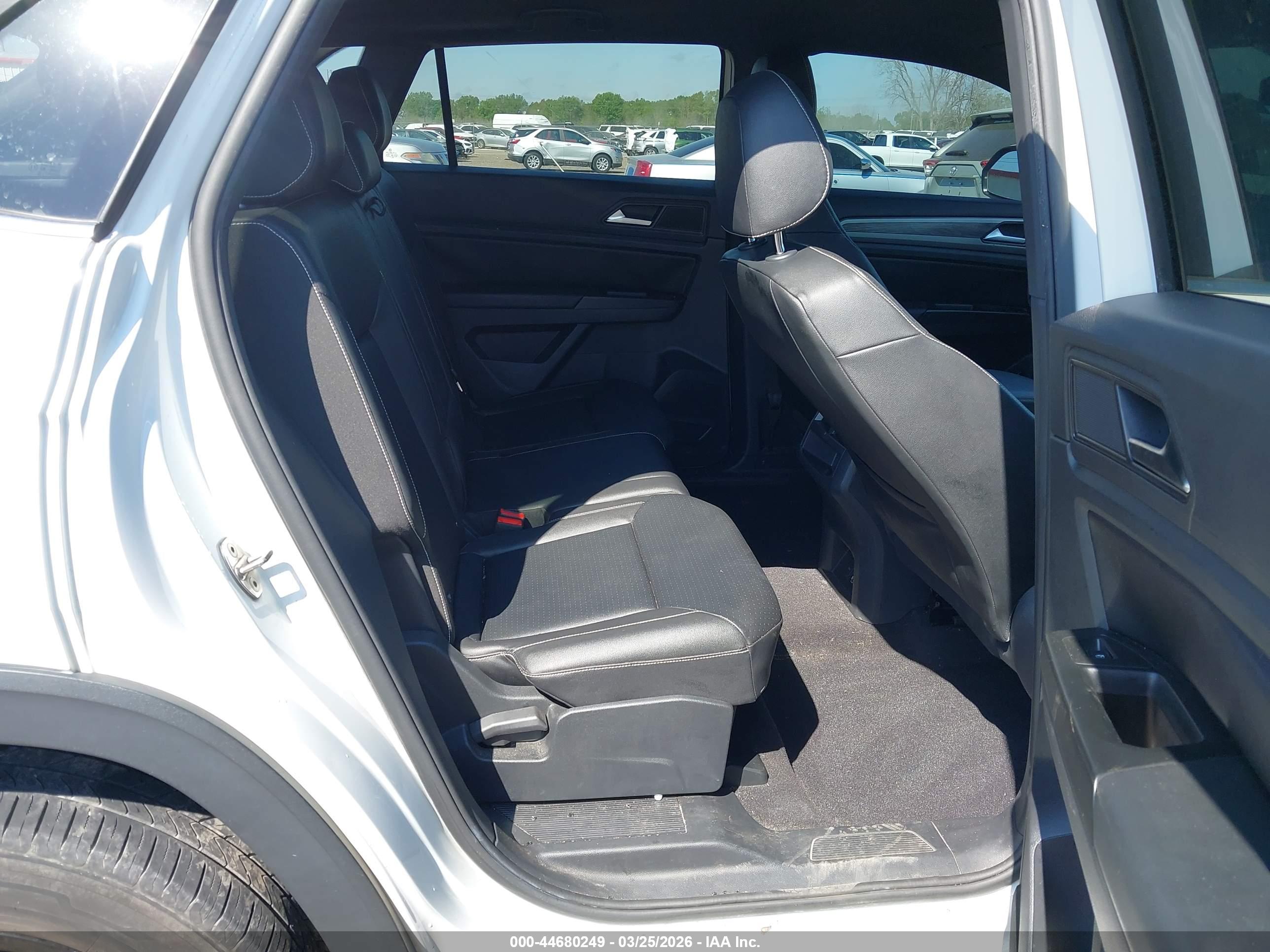 VOLKSWAGEN ATLAS image 8