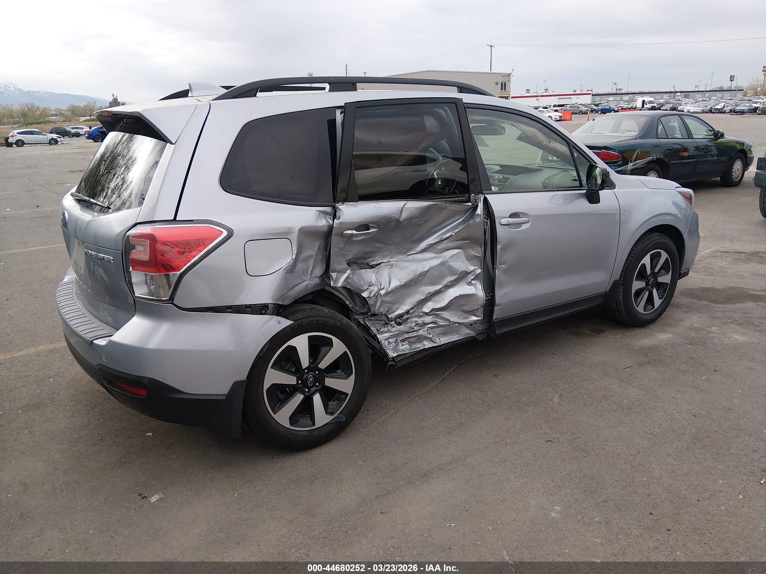 SUBARU FORESTER image 4