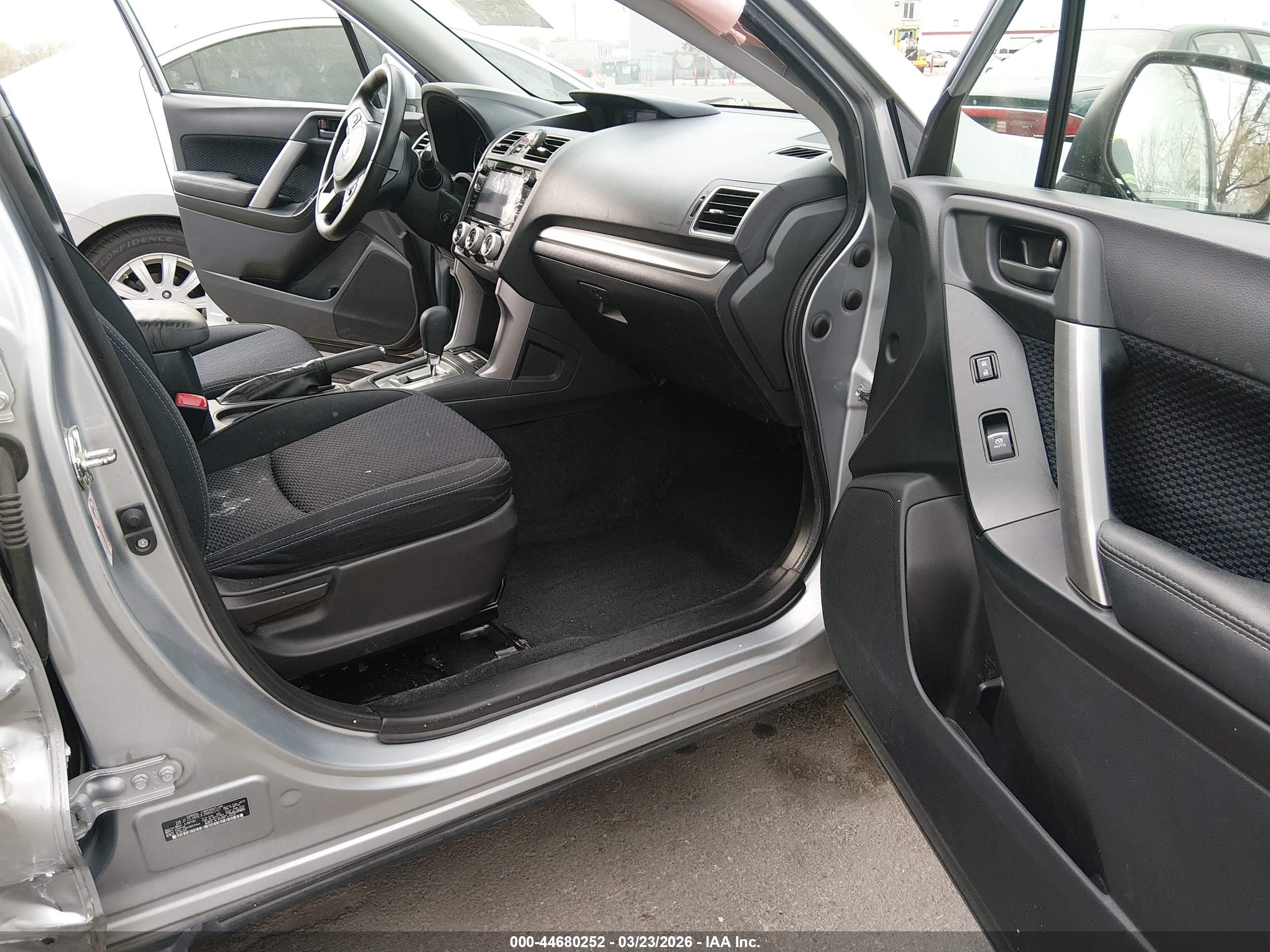 SUBARU FORESTER image 5