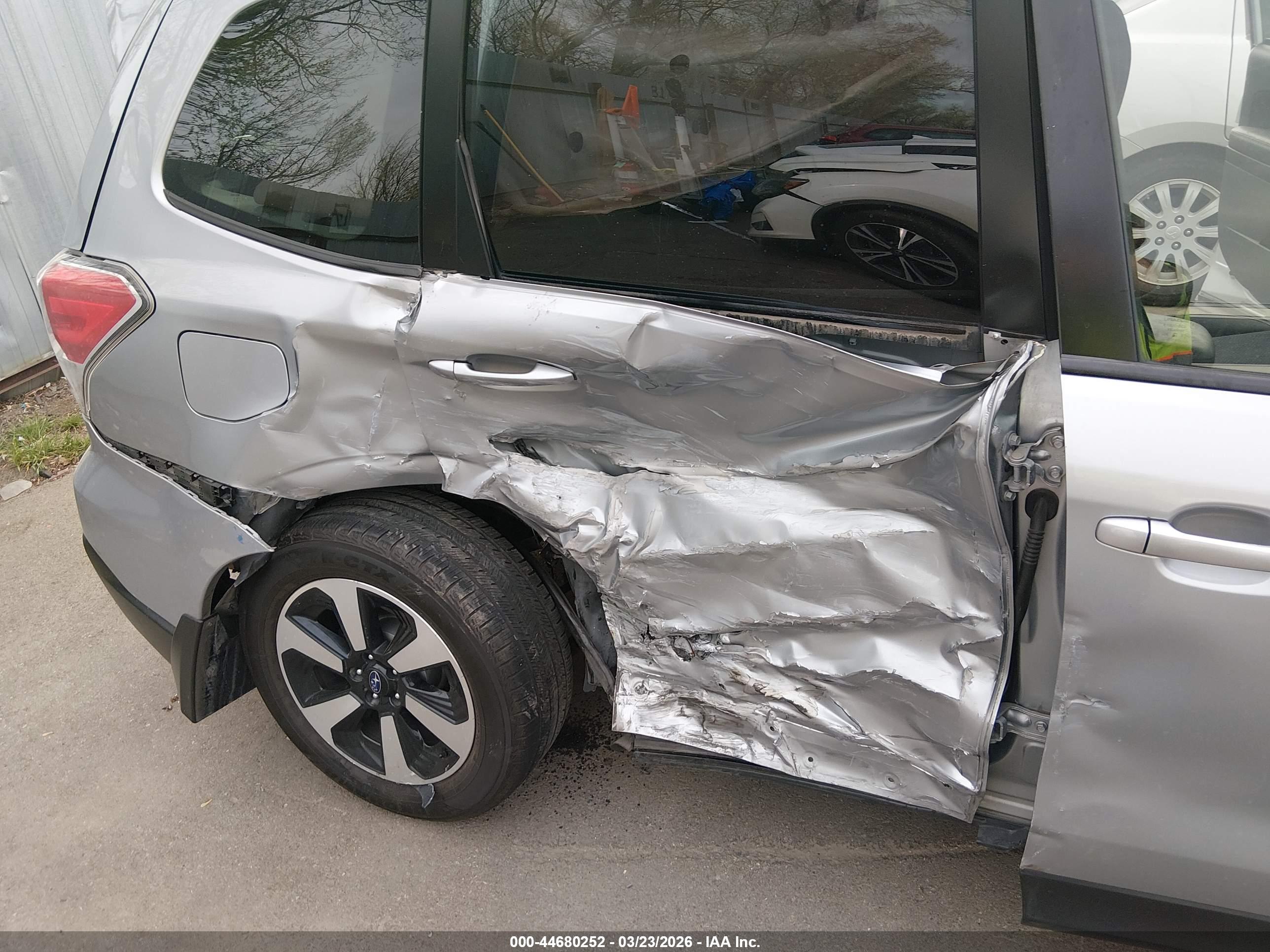 SUBARU FORESTER image 6