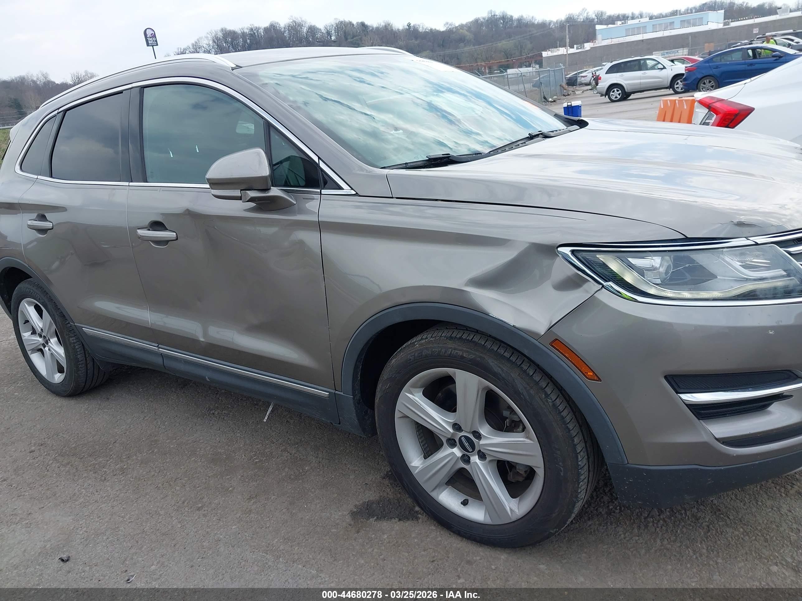 LINCOLN MKC image 6