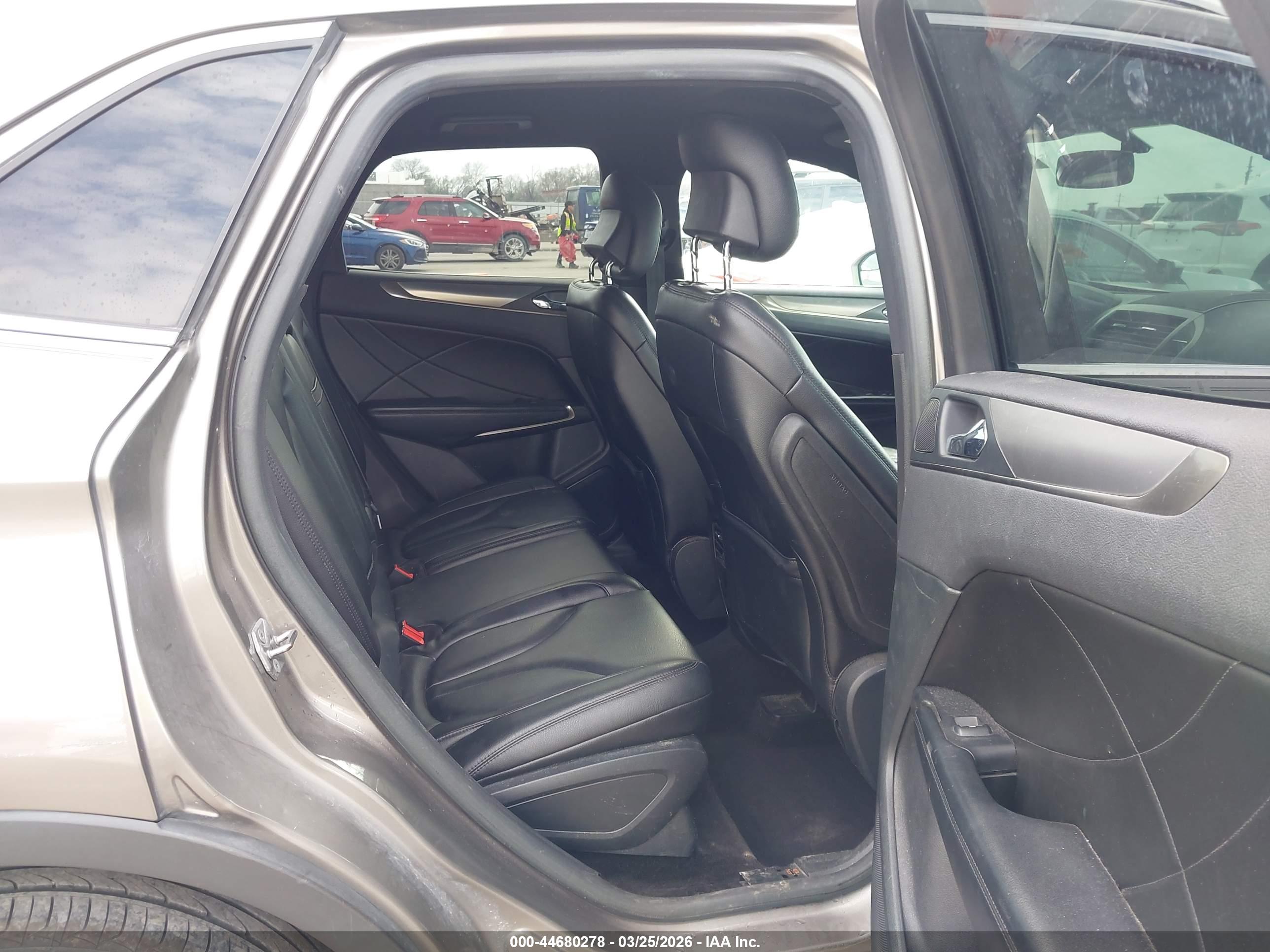 LINCOLN MKC image 8