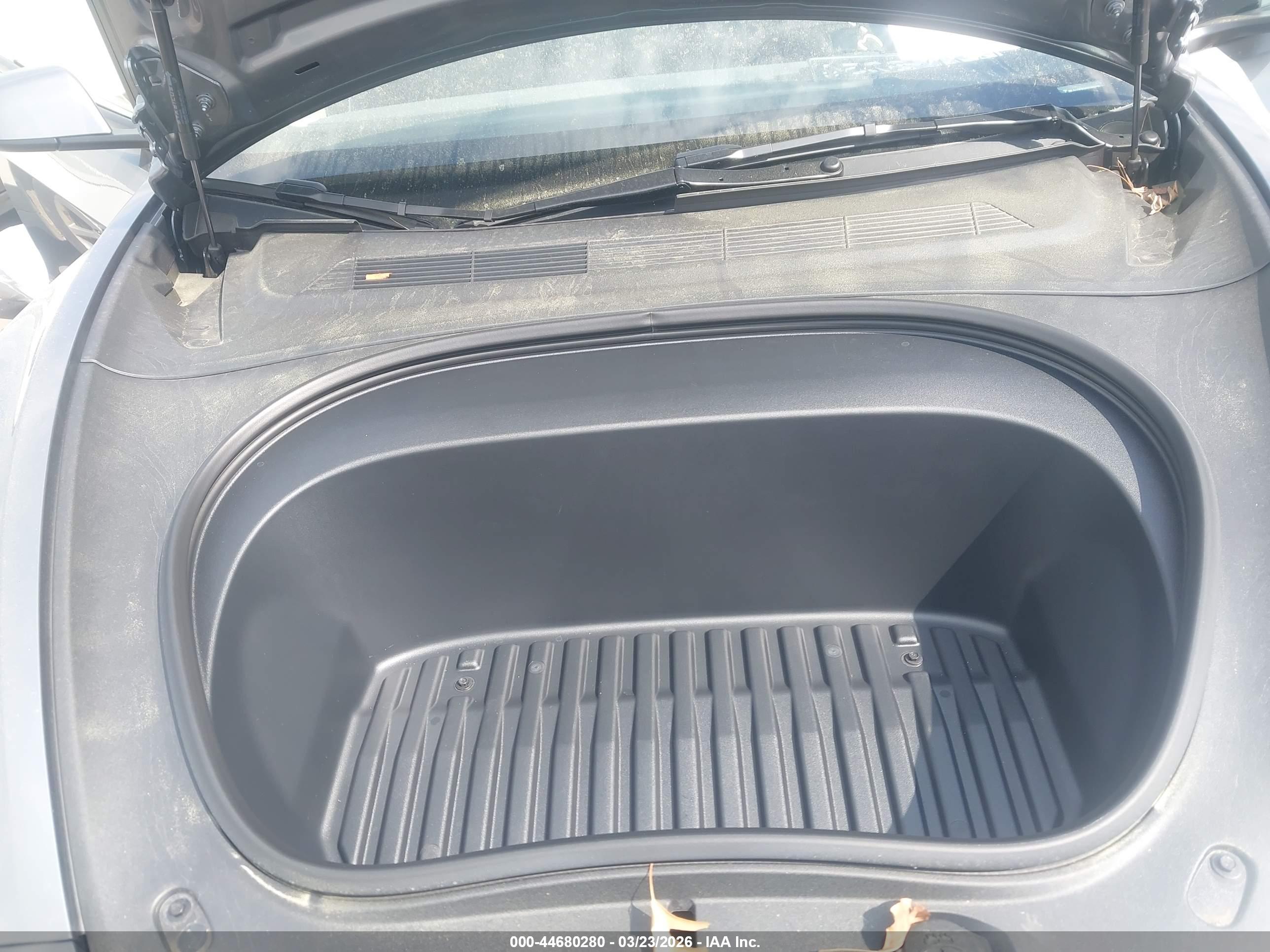 TESLA MODEL image 10