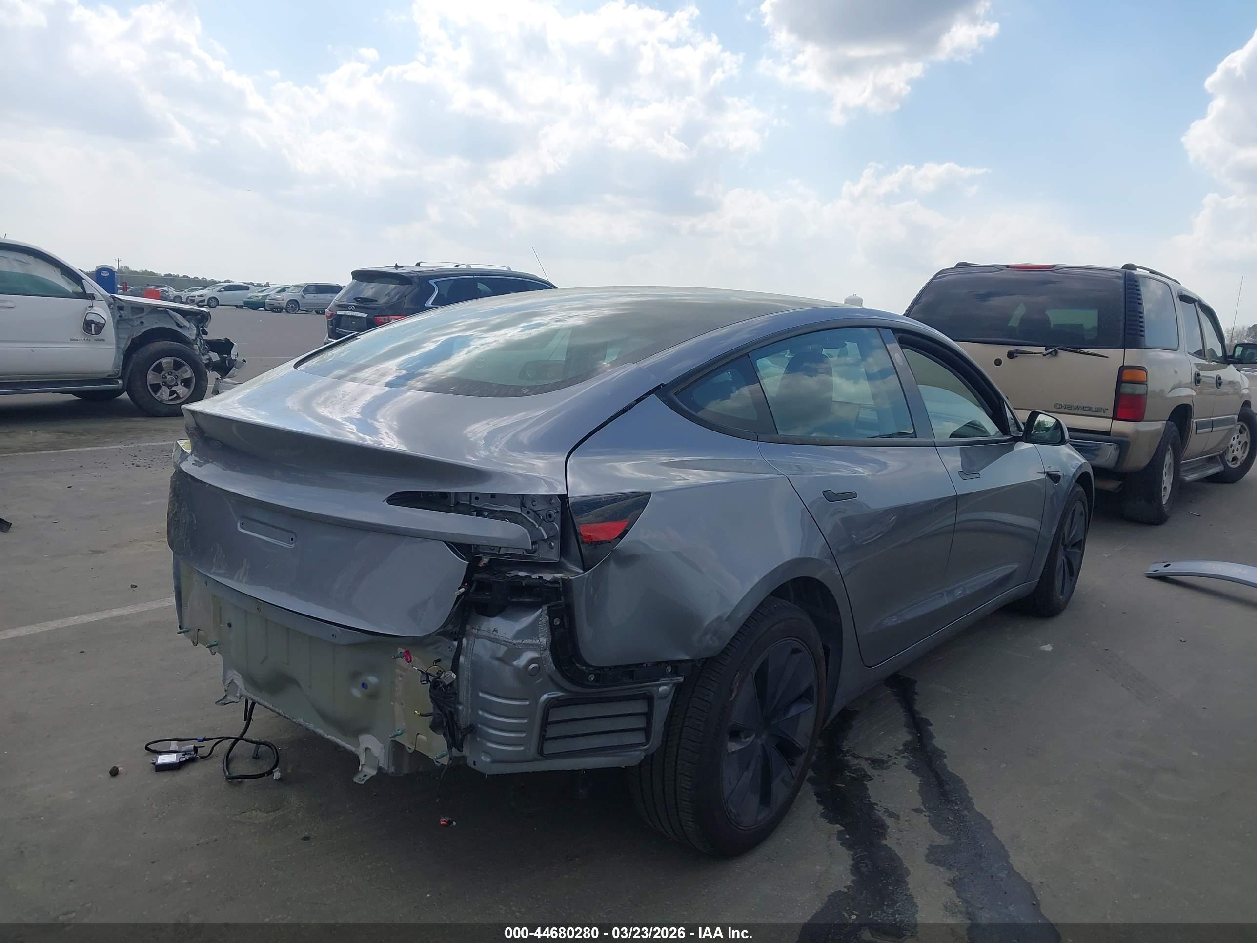 TESLA MODEL image 4
