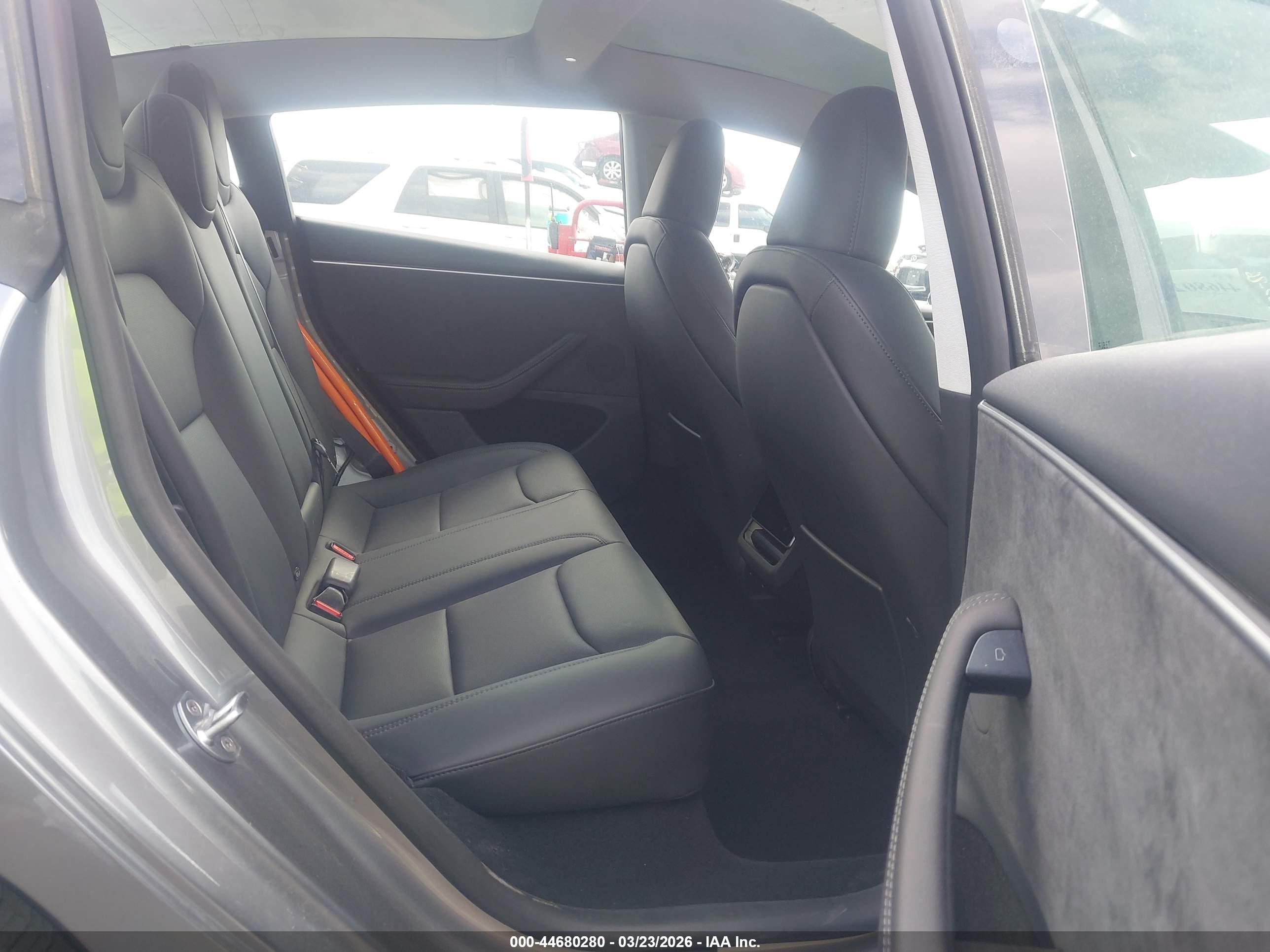 TESLA MODEL image 8