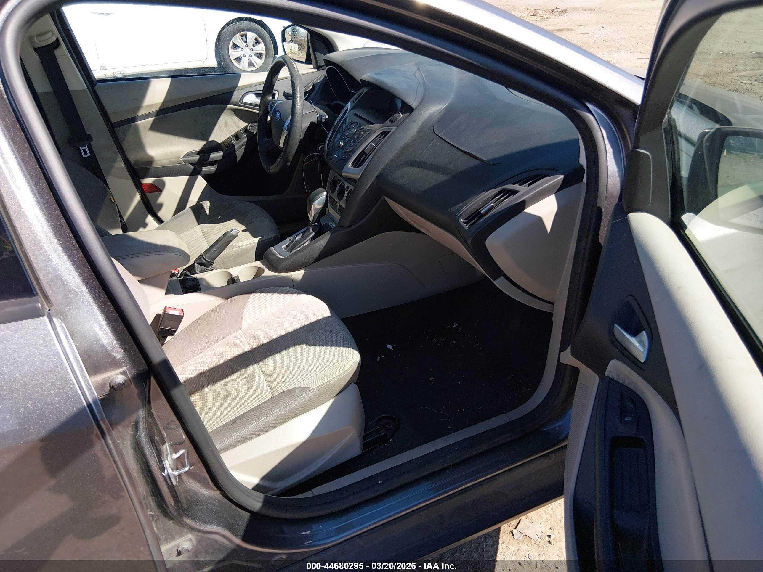 FORD FOCUS image 5