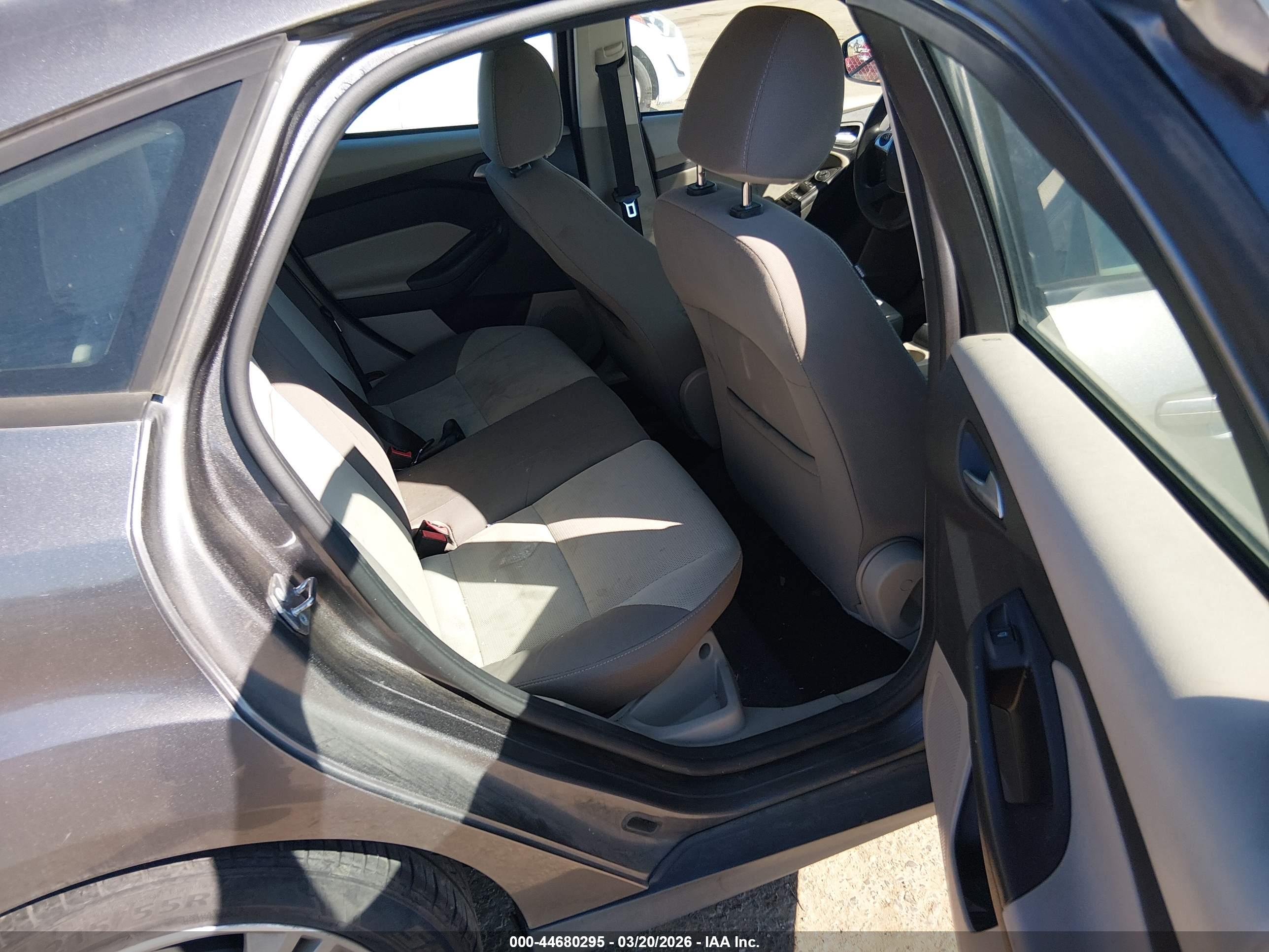 FORD FOCUS image 8
