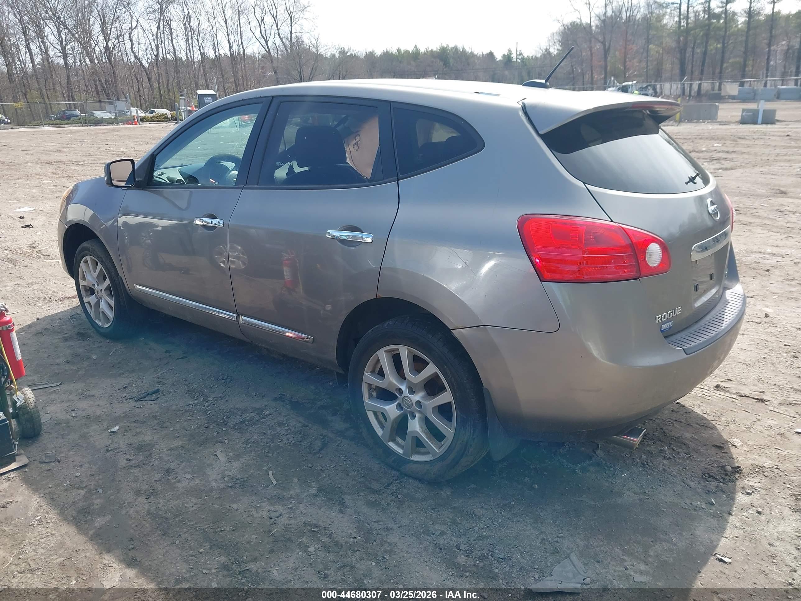 NISSAN ROGUE image 3