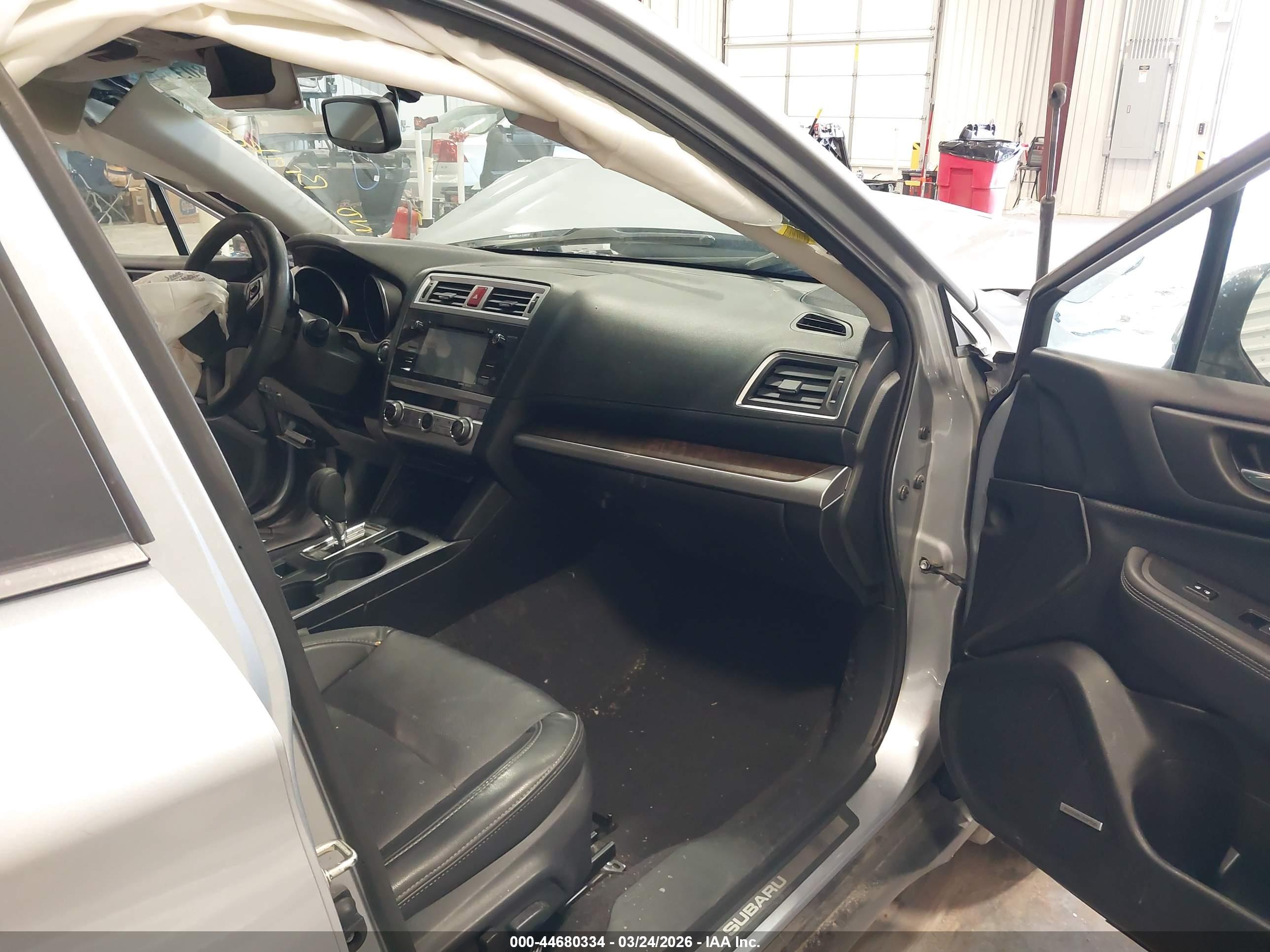 SUBARU OUTBACK image 5