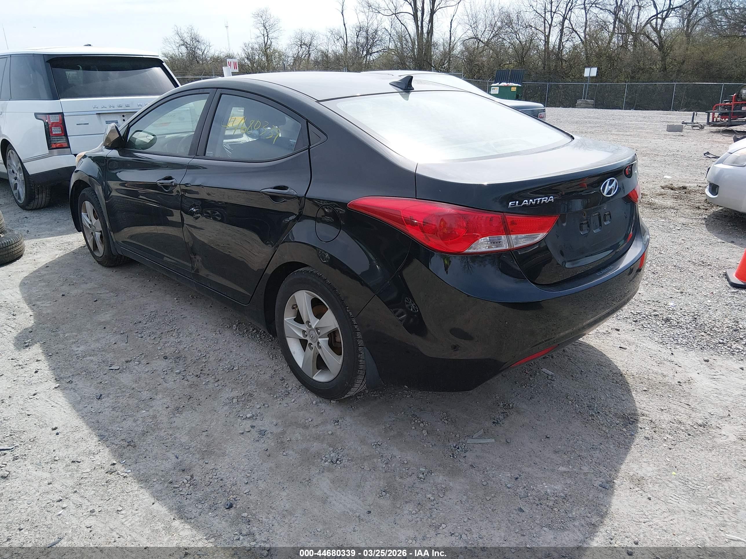 HYUNDAI ELANTRA image 3