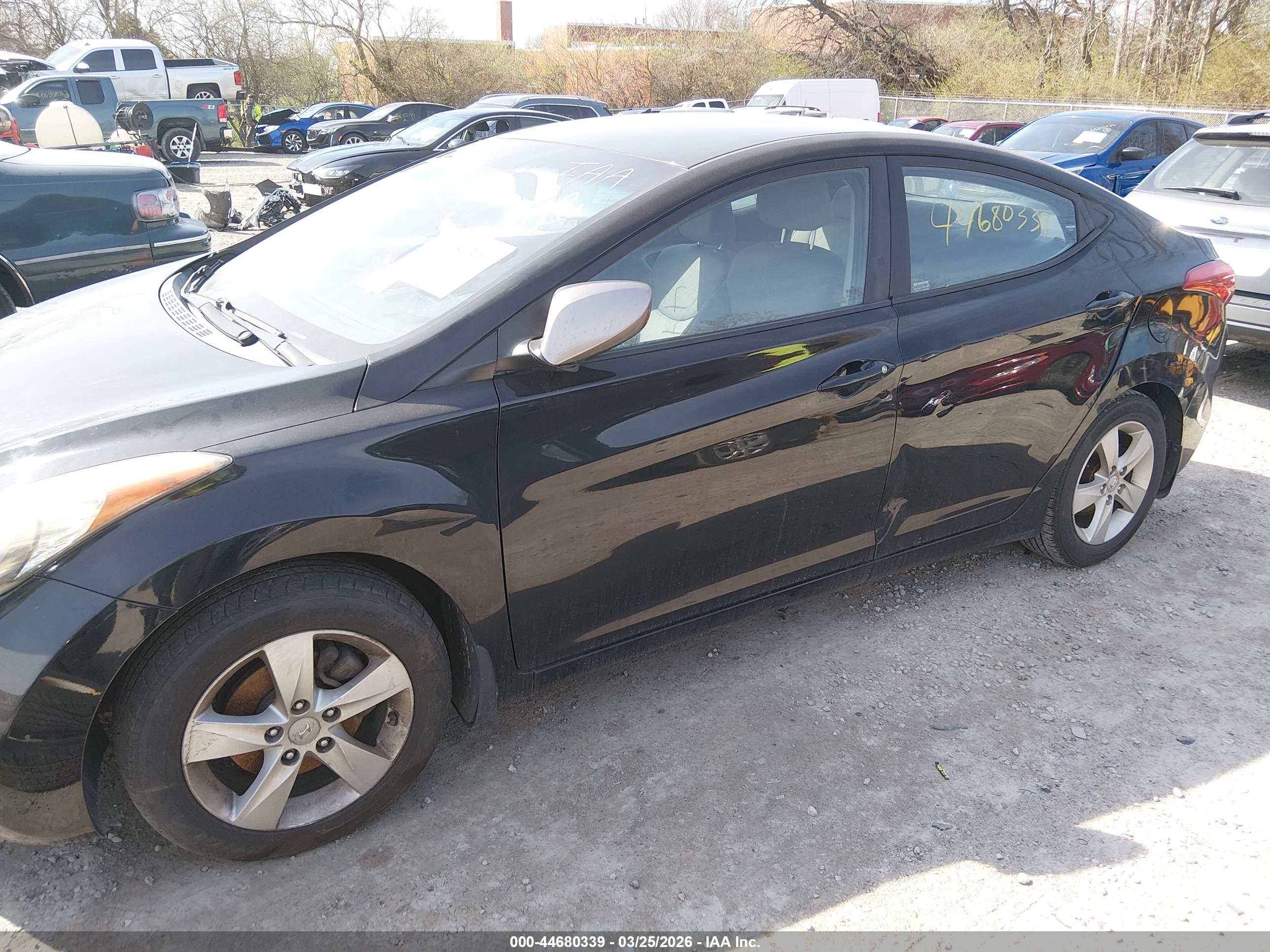 HYUNDAI ELANTRA image 6